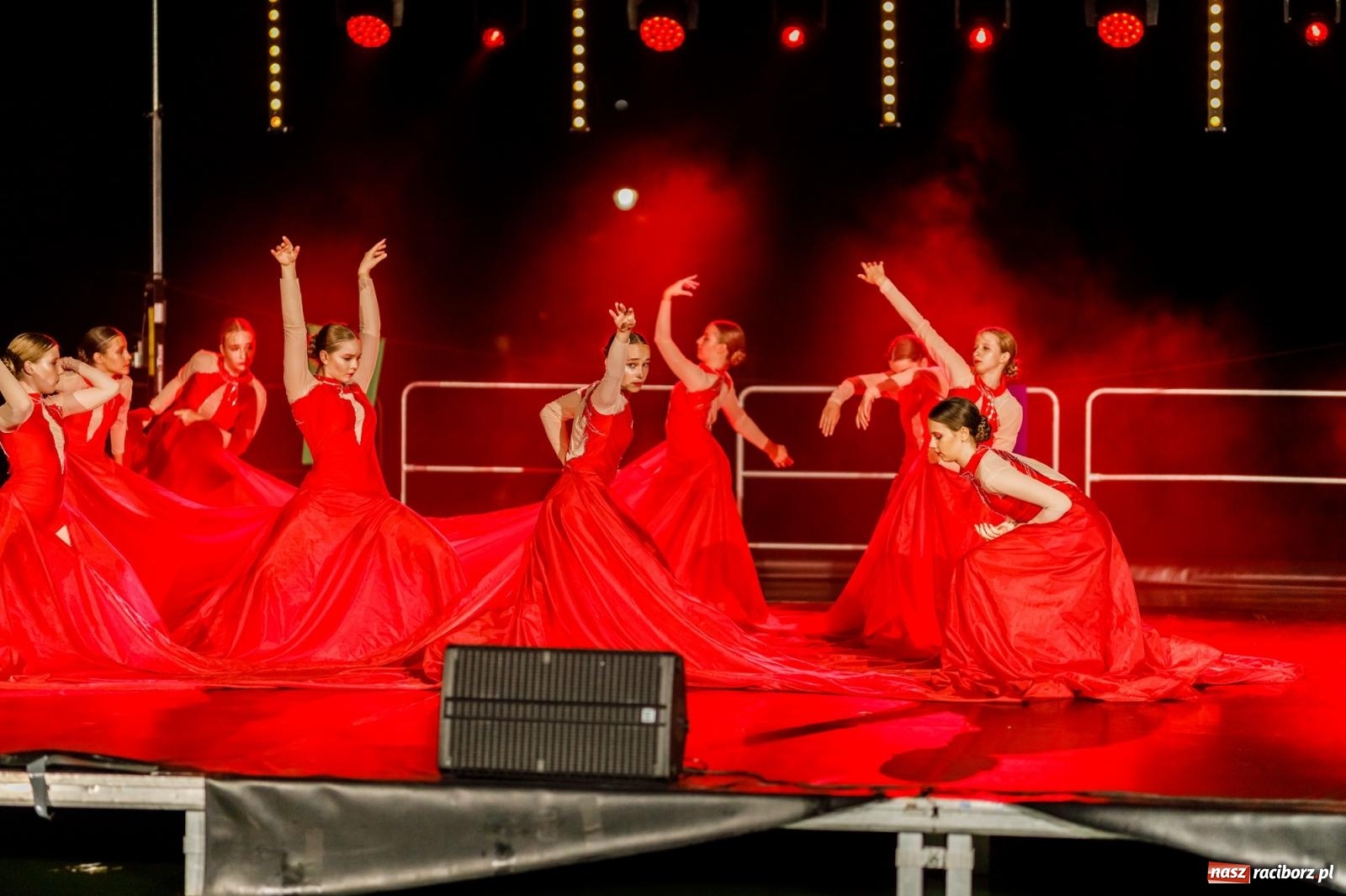 Zdjęcie w galerii na portalu naszraciborz.pl: KOLORY ŻYCIA - widowisko na wodzie w parku m. Roth [FOTO i WIDEO] wiadomości z regionu