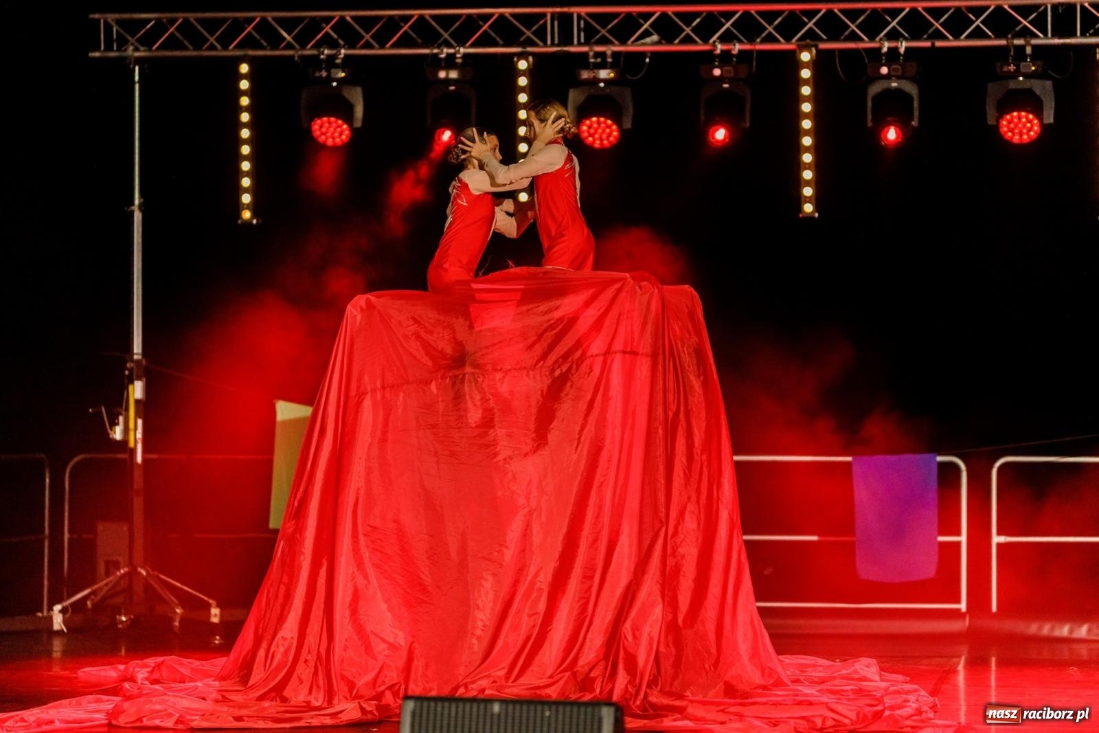 Zdjęcie w galerii na portalu naszraciborz.pl: KOLORY ŻYCIA - widowisko na wodzie w parku m. Roth [FOTO i WIDEO] wiadomości z regionu