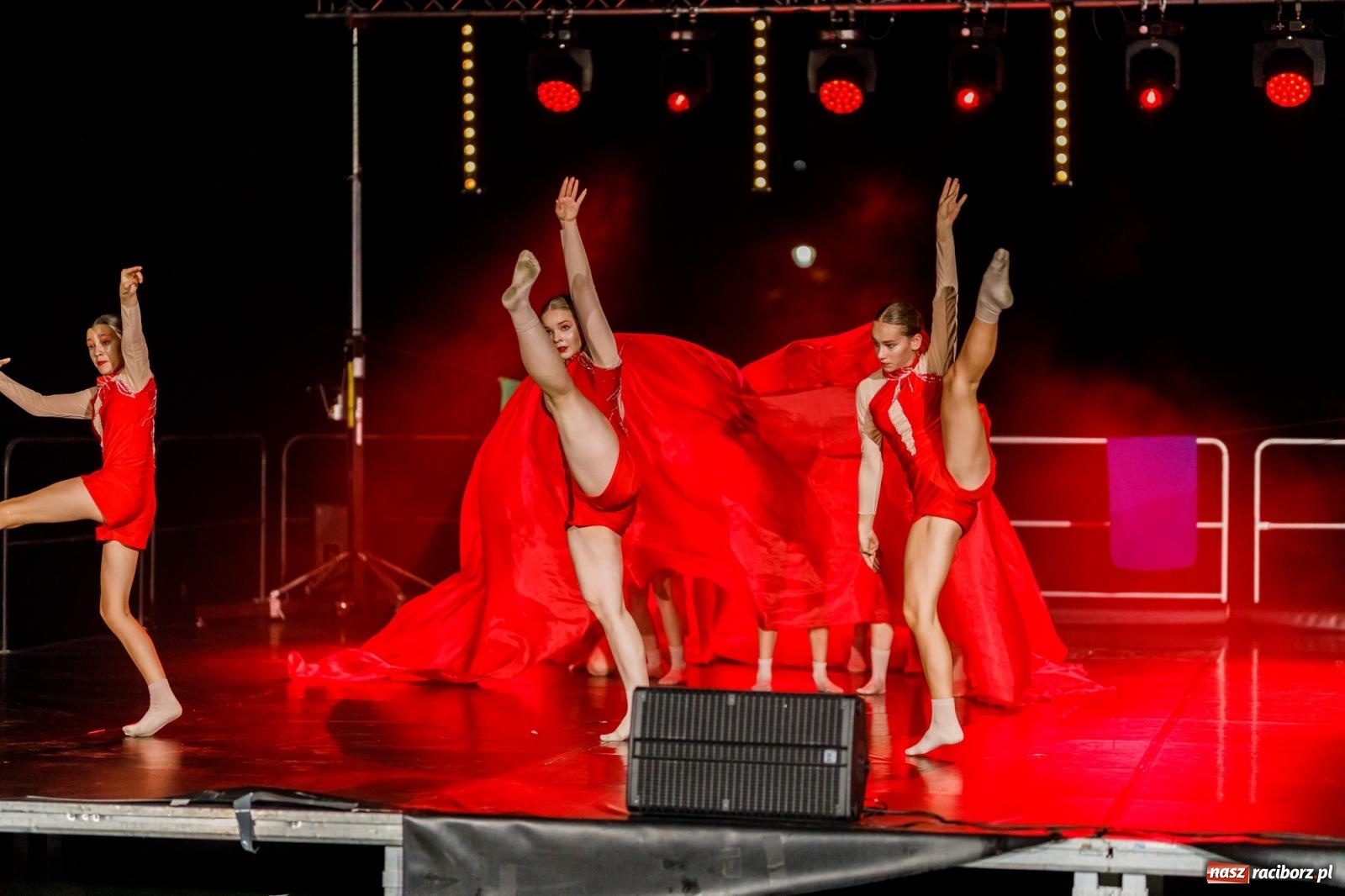 Zdjęcie w galerii na portalu naszraciborz.pl: KOLORY ŻYCIA - widowisko na wodzie w parku m. Roth [FOTO i WIDEO] wiadomości z regionu