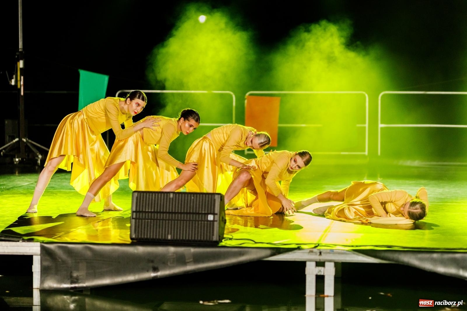 Zdjęcie w galerii na portalu naszraciborz.pl: KOLORY ŻYCIA - widowisko na wodzie w parku m. Roth [FOTO i WIDEO] wiadomości z regionu