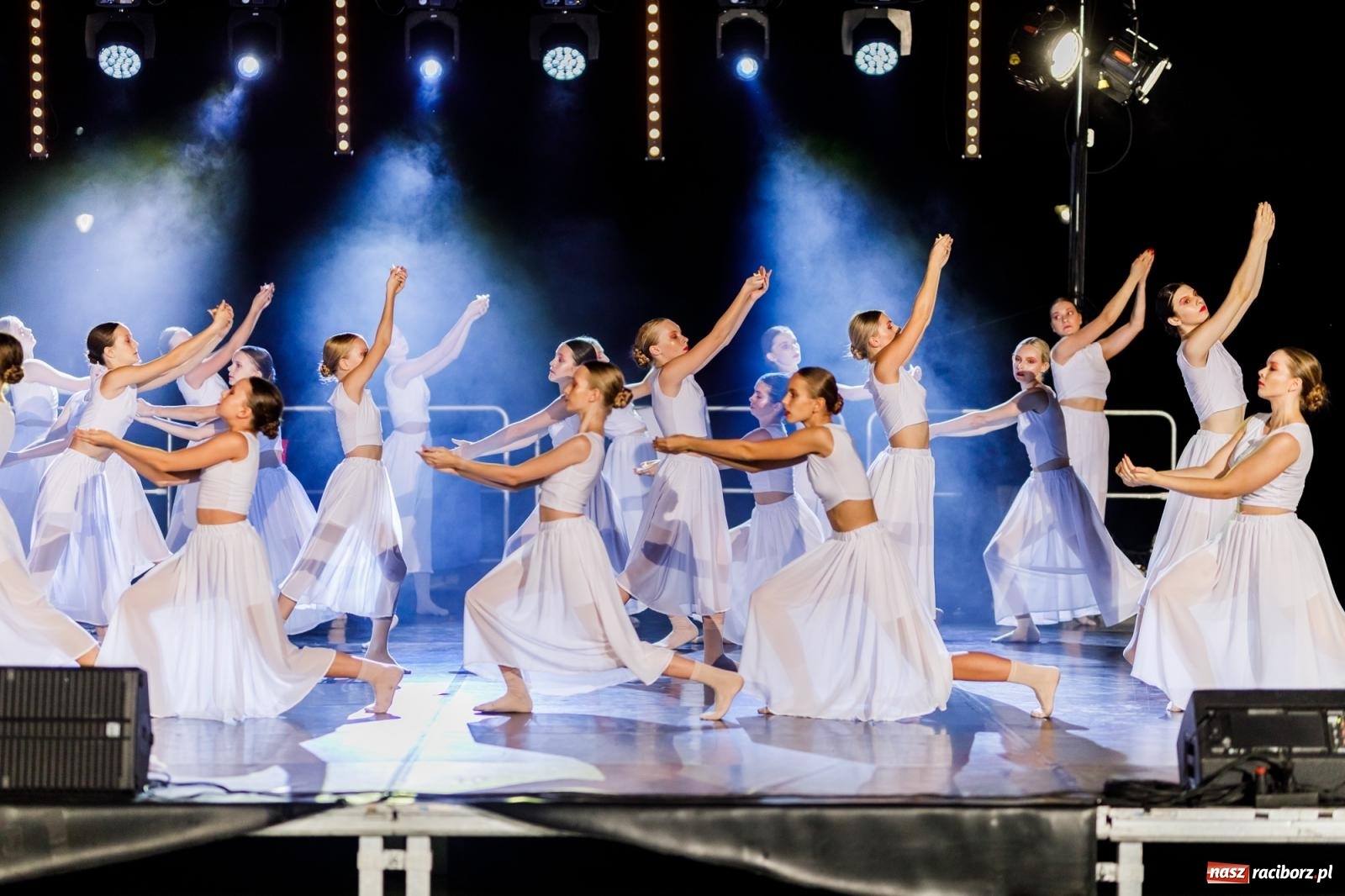 Zdjęcie w galerii na portalu naszraciborz.pl: KOLORY ŻYCIA - widowisko na wodzie w parku m. Roth [FOTO i WIDEO] wiadomości z regionu