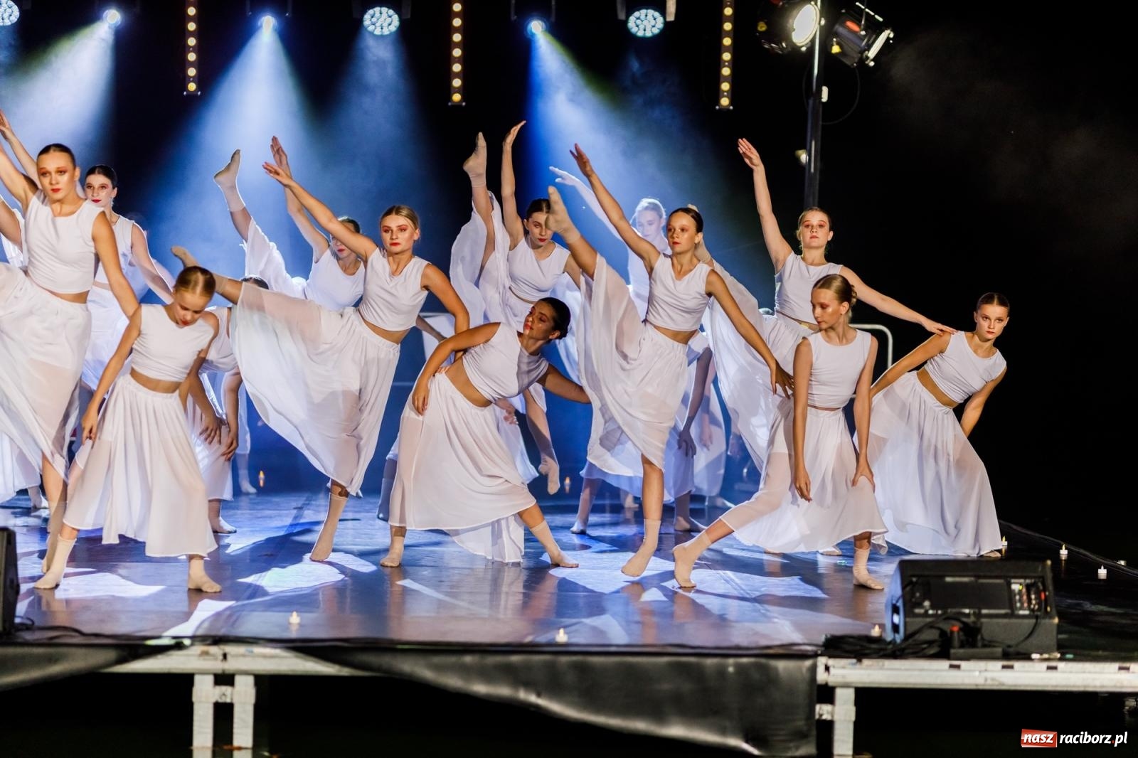 Zdjęcie w galerii na portalu naszraciborz.pl: KOLORY ŻYCIA - widowisko na wodzie w parku m. Roth [FOTO i WIDEO] wiadomości z regionu