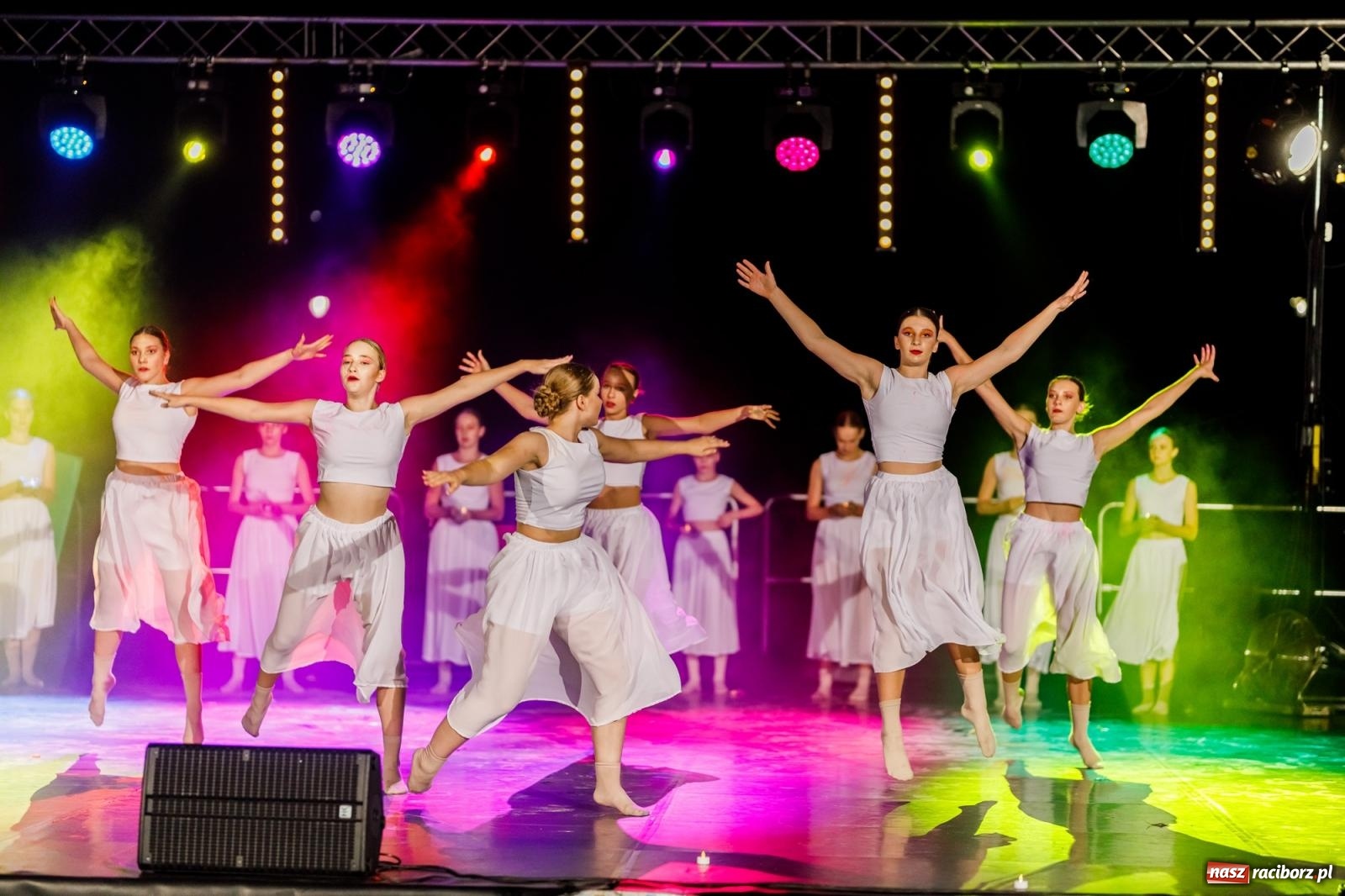 Zdjęcie w galerii na portalu naszraciborz.pl: KOLORY ŻYCIA - widowisko na wodzie w parku m. Roth [FOTO i WIDEO] wiadomości z regionu