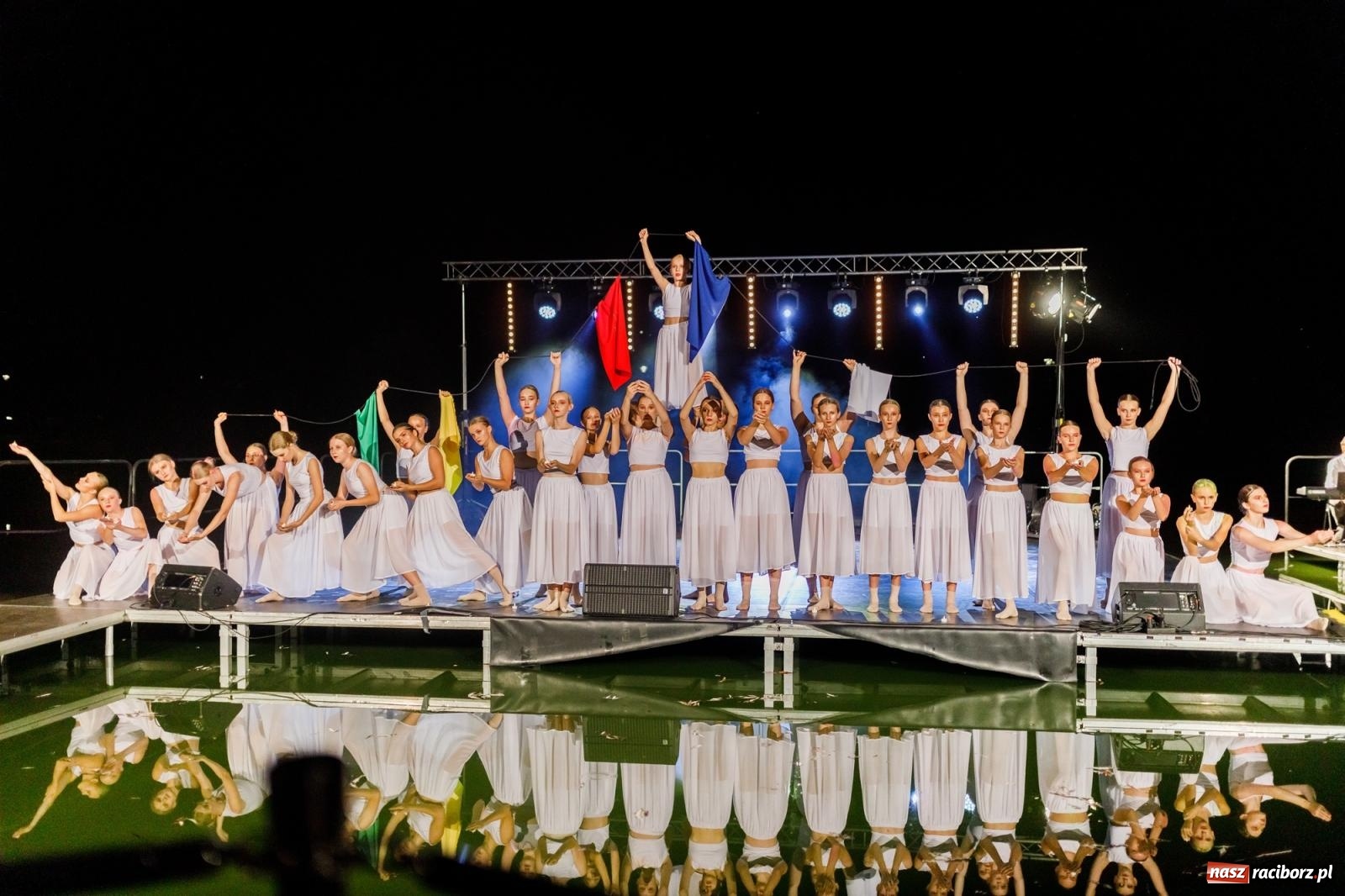 Zdjęcie w galerii na portalu naszraciborz.pl: KOLORY ŻYCIA - widowisko na wodzie w parku m. Roth [FOTO i WIDEO] wiadomości z regionu