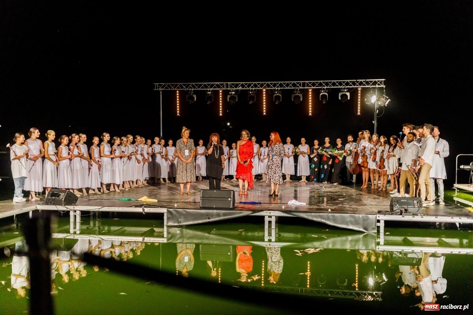 Zdjęcie w galerii na portalu naszraciborz.pl: KOLORY ŻYCIA - widowisko na wodzie w parku m. Roth [FOTO i WIDEO] wiadomości z regionu