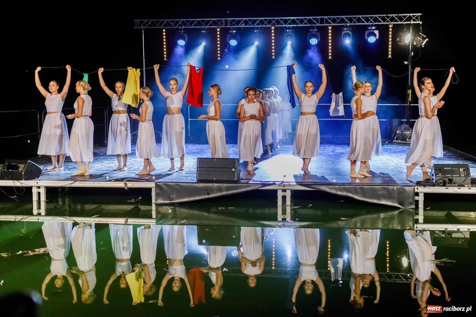 Zdjęcie w galerii na portalu naszraciborz.pl: KOLORY ŻYCIA - widowisko na wodzie w parku m. Roth [FOTO i WIDEO] wiadomości z regionu