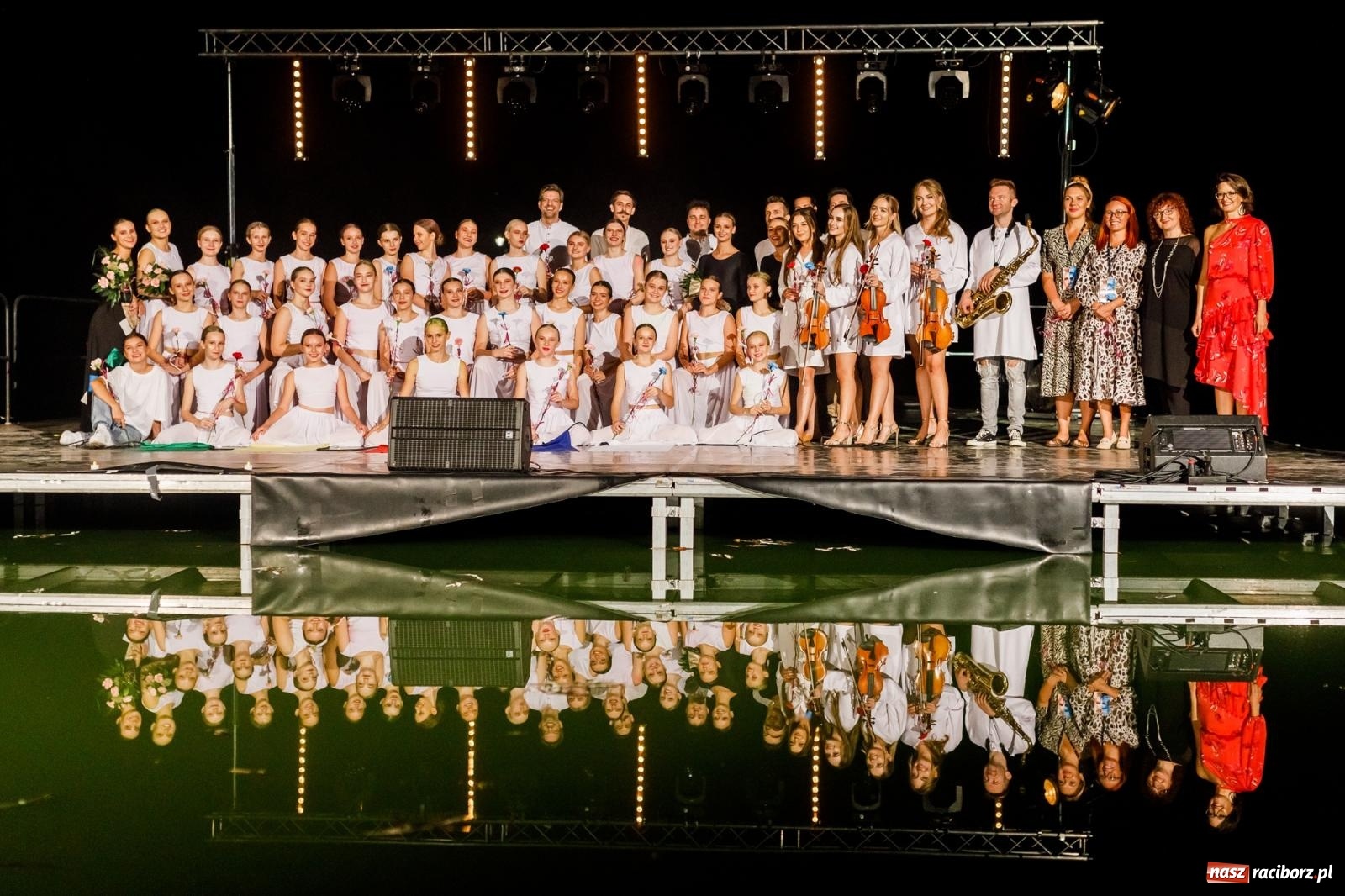 Zdjęcie w galerii na portalu naszraciborz.pl: KOLORY ŻYCIA - widowisko na wodzie w parku m. Roth [FOTO i WIDEO] wiadomości z regionu