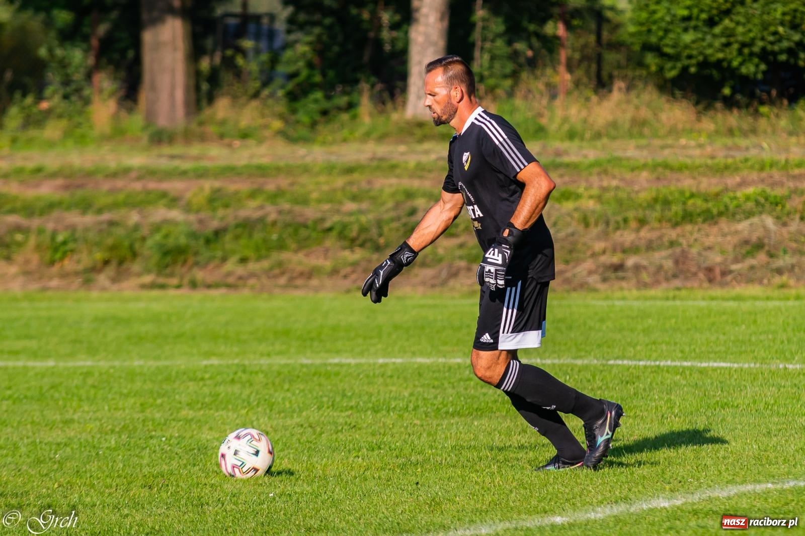 Zdjęcie w galerii na portalu naszraciborz.pl: Klasyczny hat-trick Dawida Lenarta pogrążył Markowice [FOTO] wiadomości z regionu
