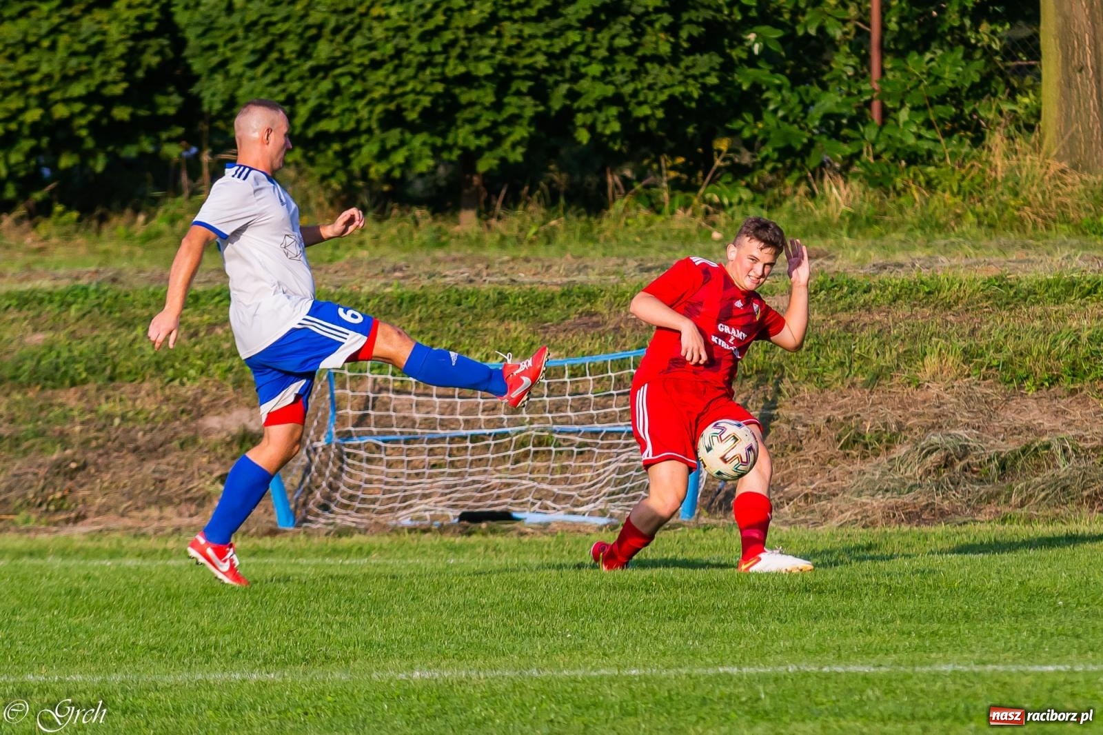 Zdjęcie w galerii na portalu naszraciborz.pl: Klasyczny hat-trick Dawida Lenarta pogrążył Markowice [FOTO] wiadomości z regionu