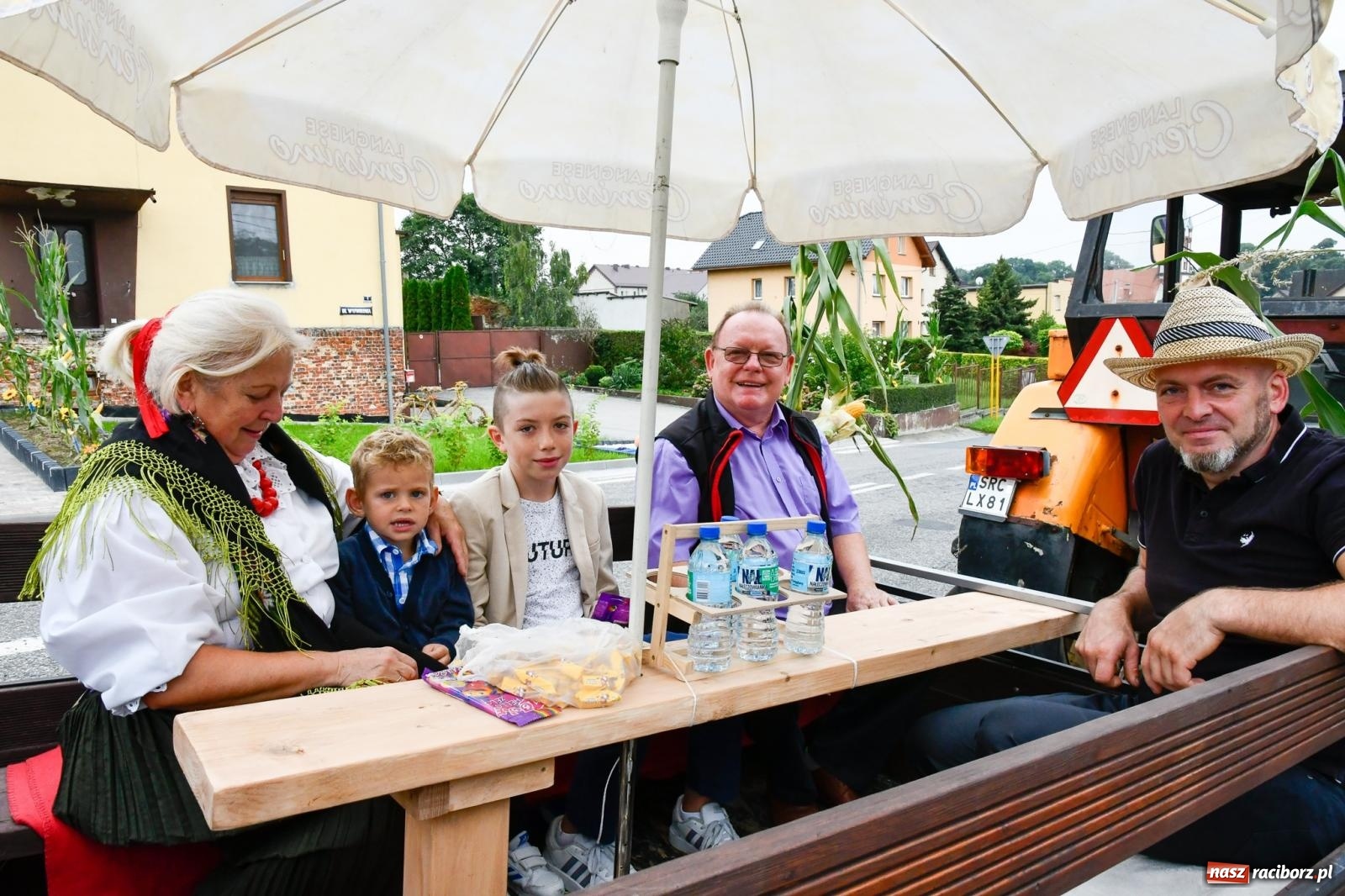 Zdjęcie w galerii na portalu naszraciborz.pl: Barwny korowód przejechał z Krowiarek do Amandowa [FOTO i WIDEO] wiadomości z regionu
