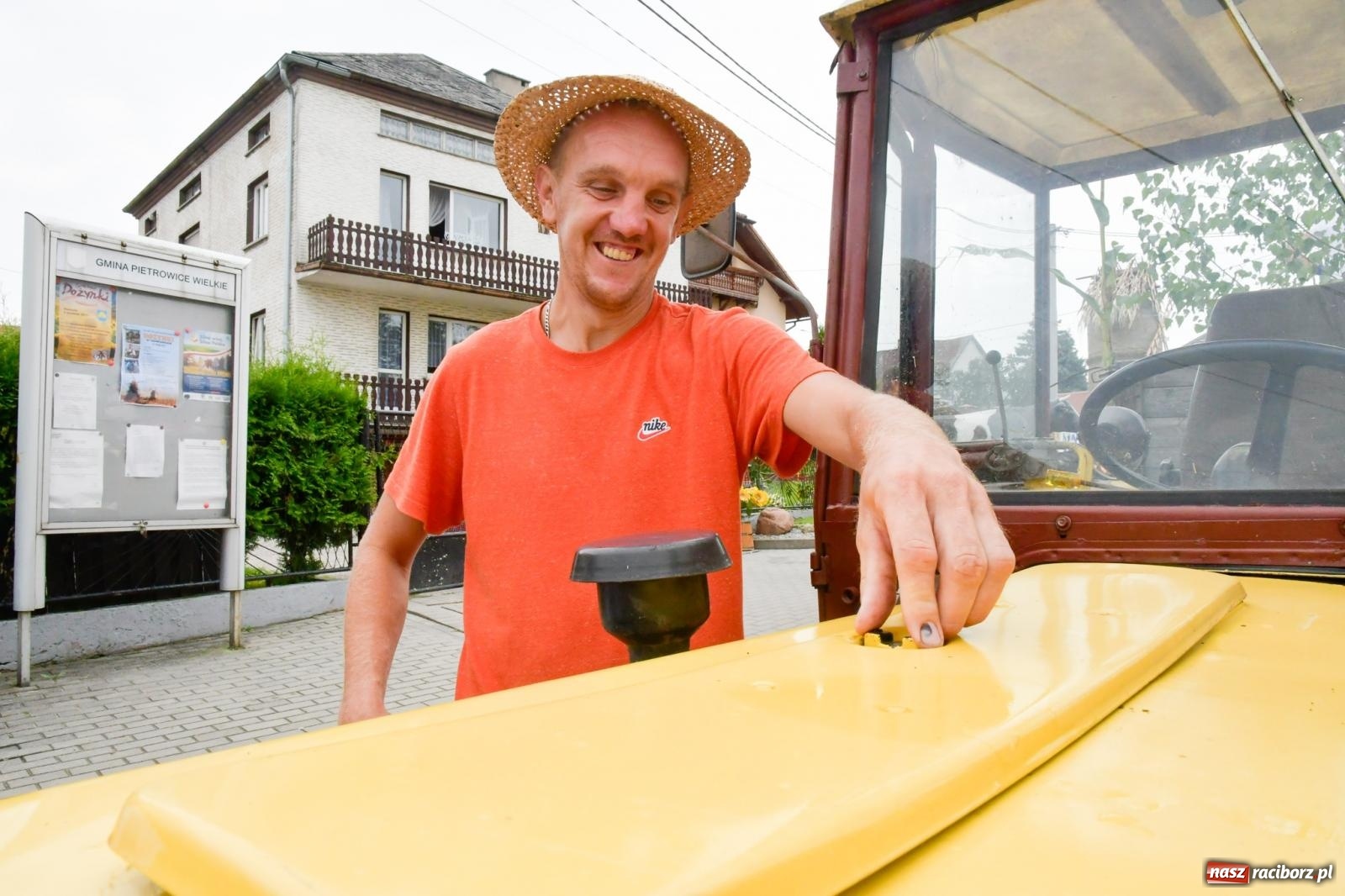Zdjęcie w galerii na portalu naszraciborz.pl: Barwny korowód przejechał z Krowiarek do Amandowa [FOTO i WIDEO] wiadomości z regionu