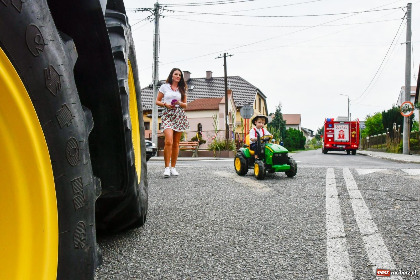 Zdjęcie w galerii na portalu naszraciborz.pl: Barwny korowód przejechał z Krowiarek do Amandowa [FOTO i WIDEO] wiadomości z regionu