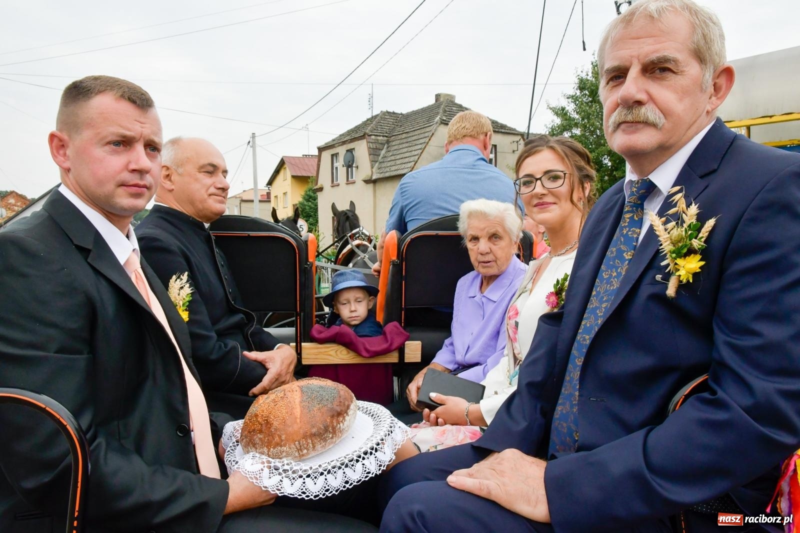 Zdjęcie w galerii na portalu naszraciborz.pl: Barwny korowód przejechał z Krowiarek do Amandowa [FOTO i WIDEO] wiadomości z regionu