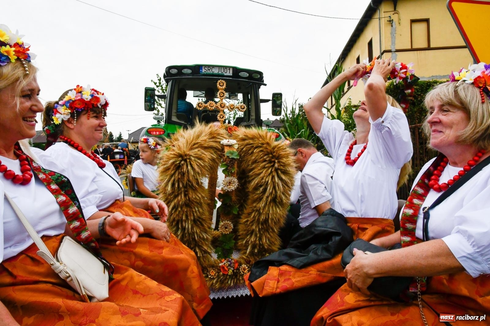 Zdjęcie w galerii na portalu naszraciborz.pl: Barwny korowód przejechał z Krowiarek do Amandowa [FOTO i WIDEO] wiadomości z regionu