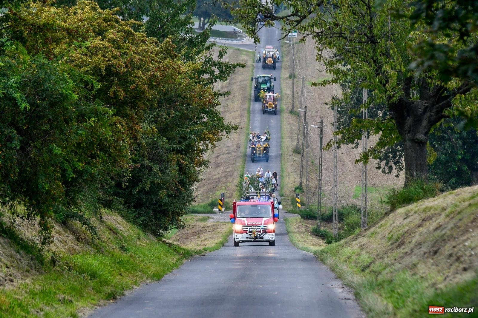 Zdjęcie w galerii na portalu naszraciborz.pl: Barwny korowód przejechał z Krowiarek do Amandowa [FOTO i WIDEO] wiadomości z regionu