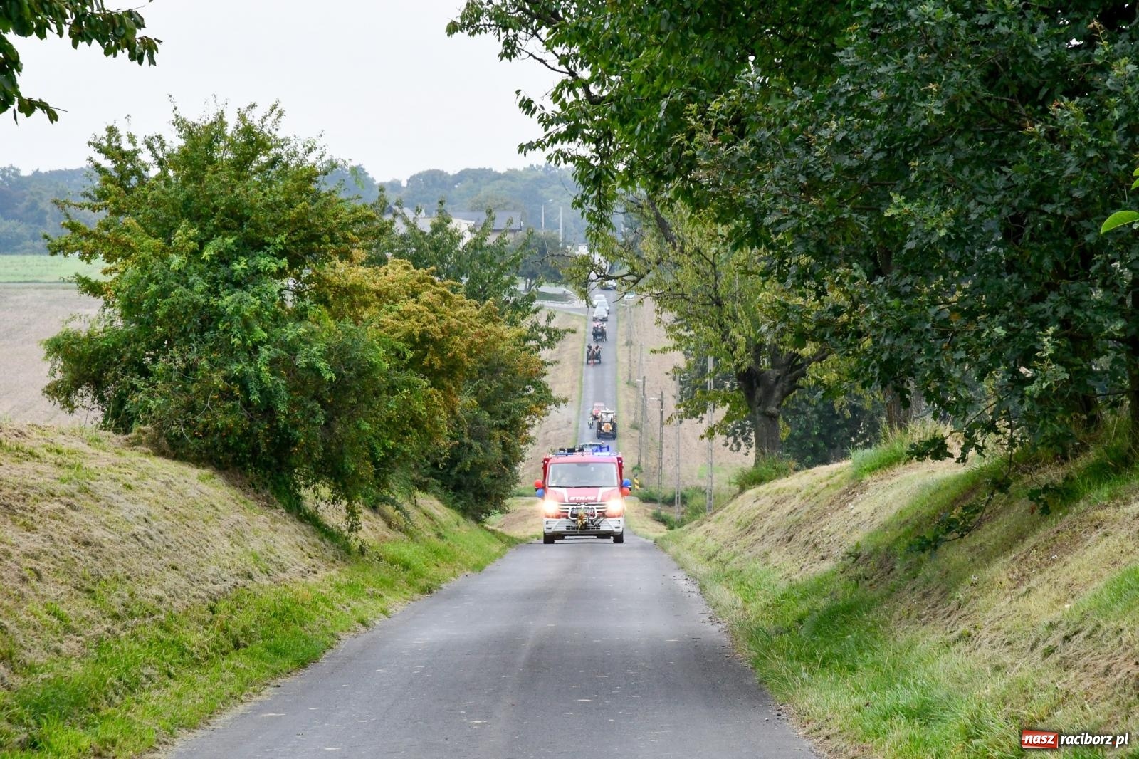 Zdjęcie w galerii na portalu naszraciborz.pl: Barwny korowód przejechał z Krowiarek do Amandowa [FOTO i WIDEO] wiadomości z regionu