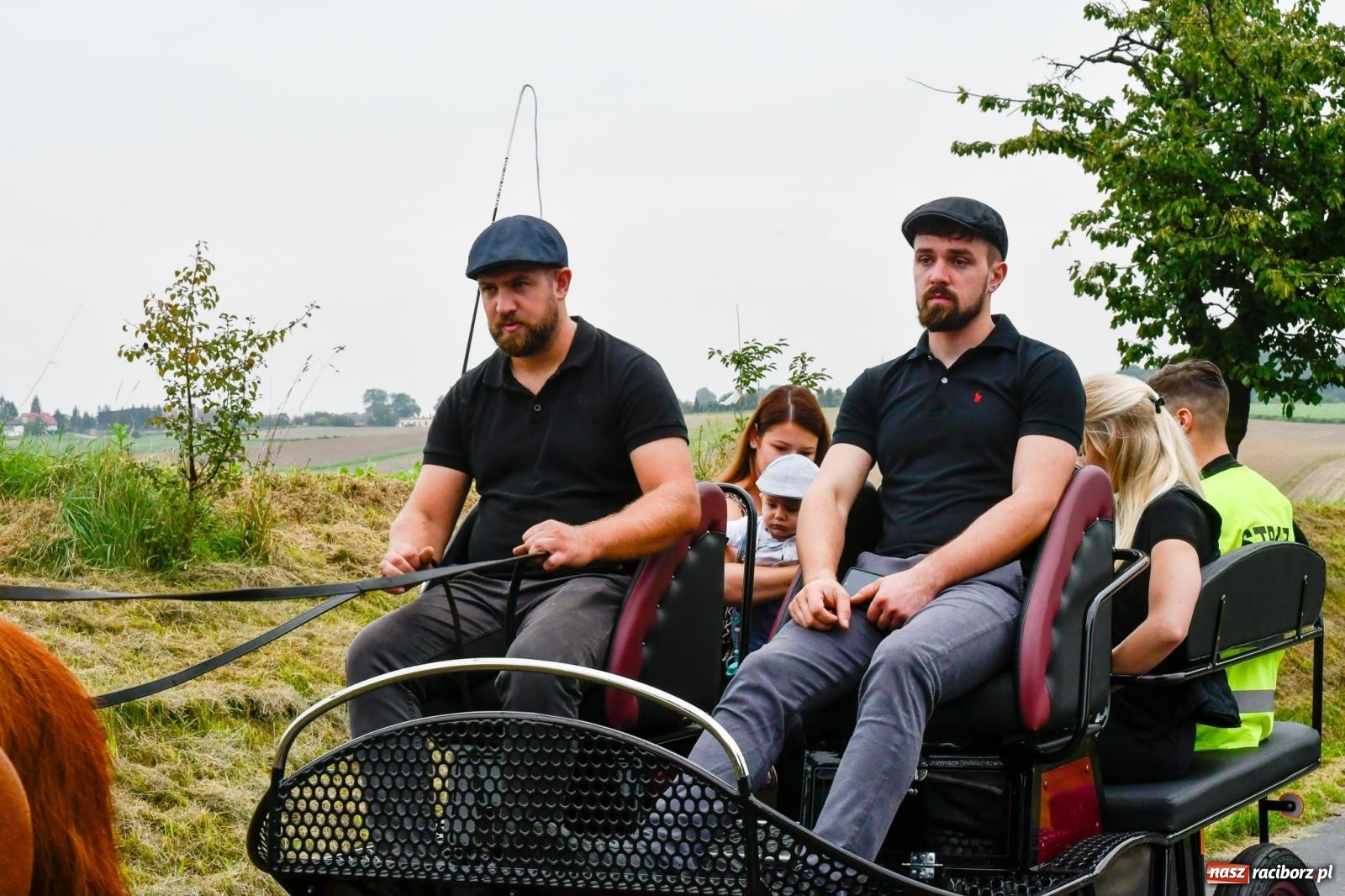 Zdjęcie w galerii na portalu naszraciborz.pl: Barwny korowód przejechał z Krowiarek do Amandowa [FOTO i WIDEO] wiadomości z regionu