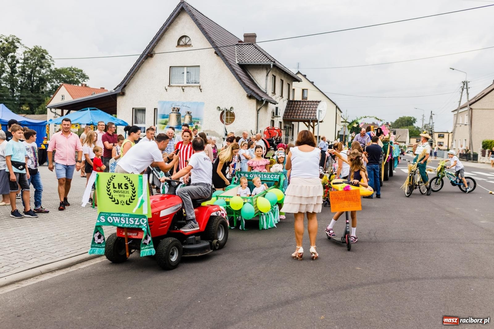 Zdjęcie w galerii na portalu naszraciborz.pl: Dożynki 2022. Czy słońce, czy deszcz, w Owsiszczach fajnie jest [FOTO i WIDEO] wiadomości z regionu