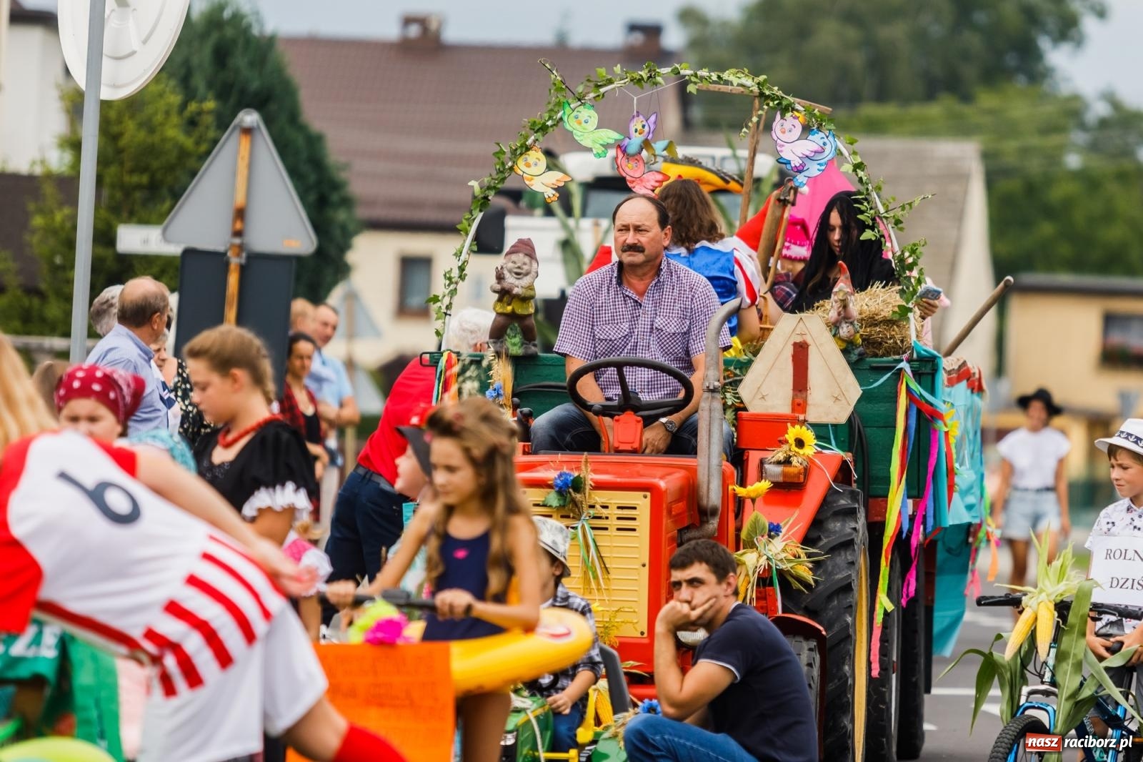 Zdjęcie w galerii na portalu naszraciborz.pl: Dożynki 2022. Czy słońce, czy deszcz, w Owsiszczach fajnie jest [FOTO i WIDEO] wiadomości z regionu
