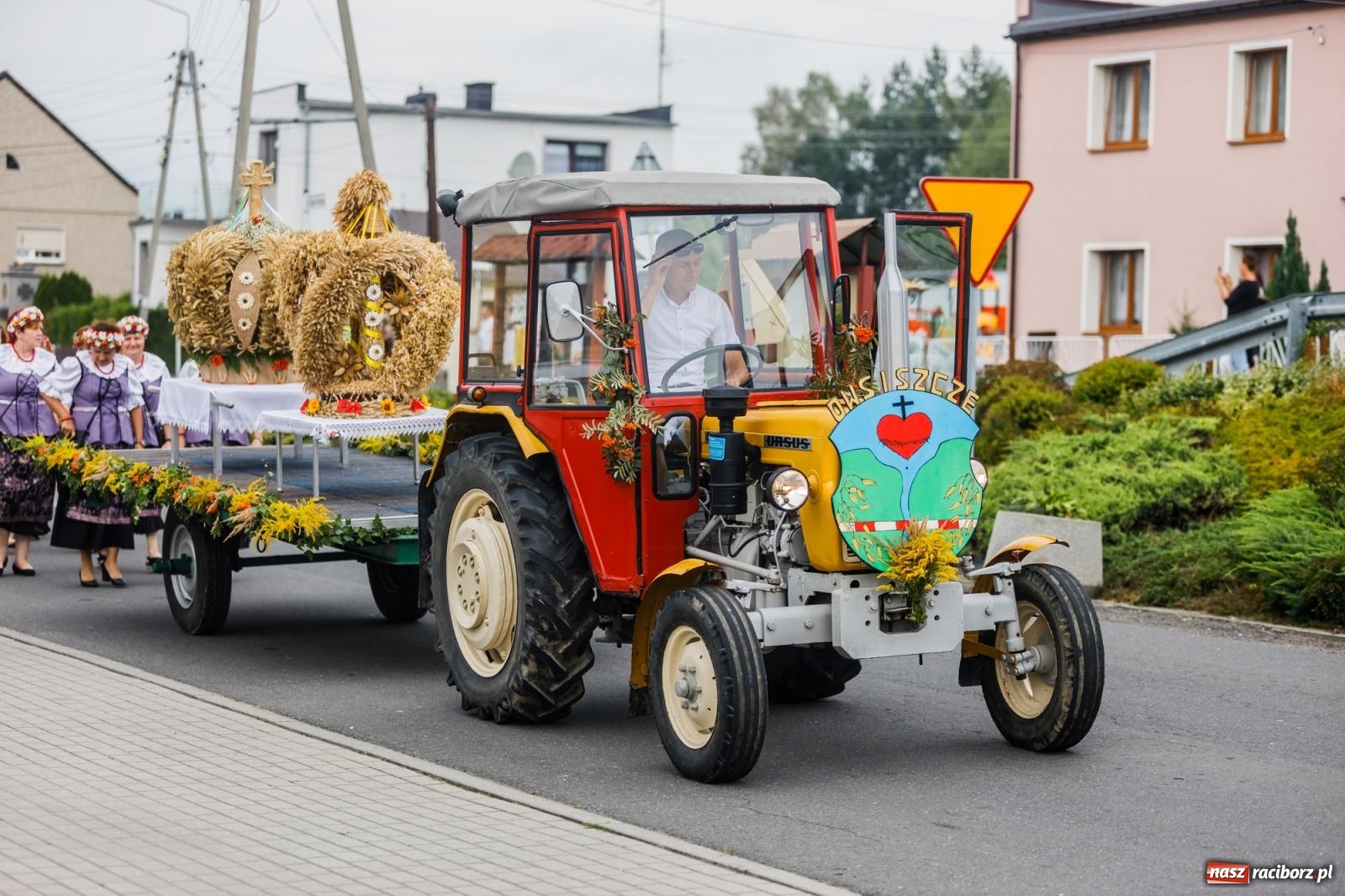 Zdjęcie w galerii na portalu naszraciborz.pl: Dożynki 2022. Czy słońce, czy deszcz, w Owsiszczach fajnie jest [FOTO i WIDEO] wiadomości z regionu