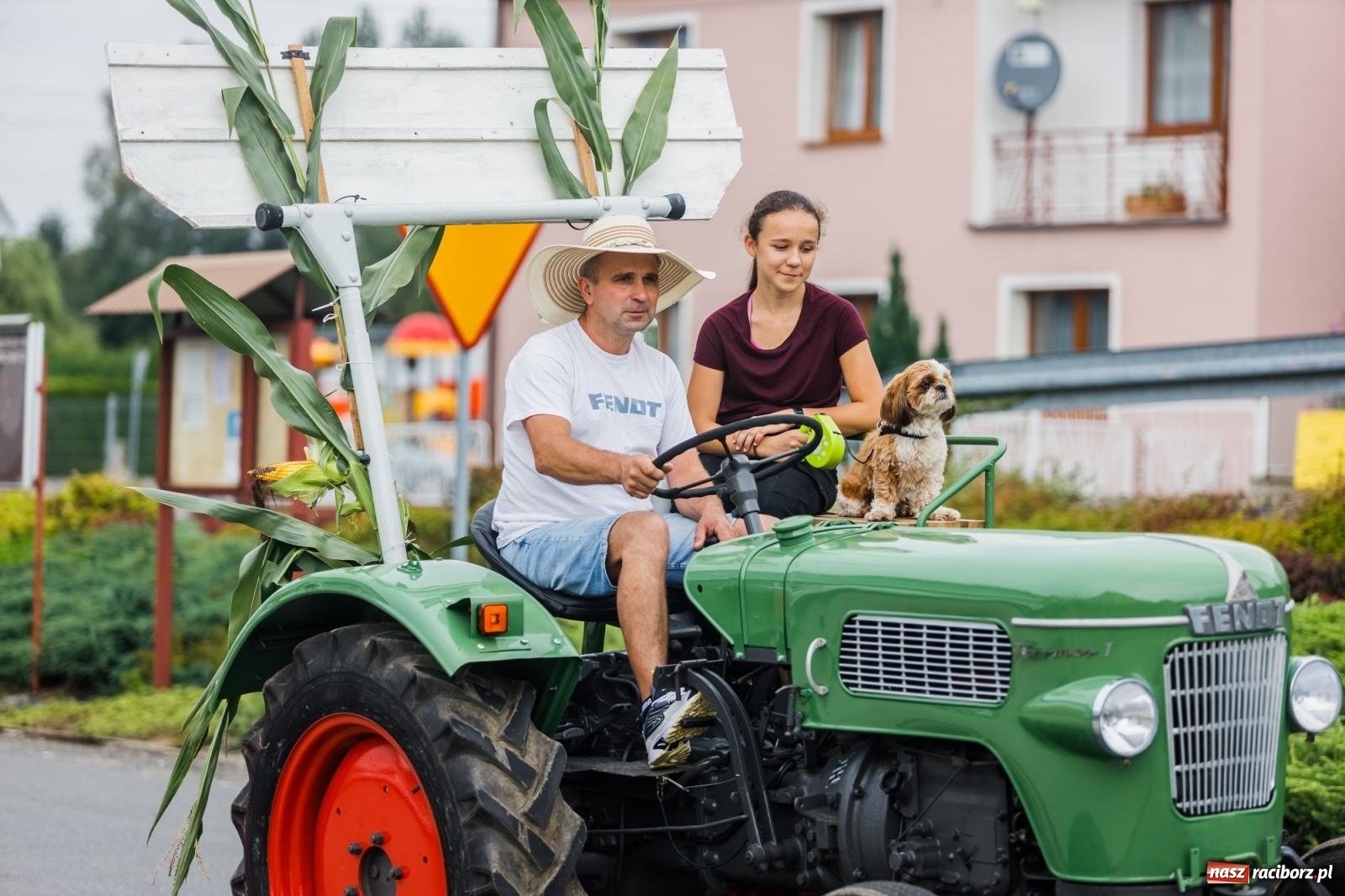 Zdjęcie w galerii na portalu naszraciborz.pl: Dożynki 2022. Czy słońce, czy deszcz, w Owsiszczach fajnie jest [FOTO i WIDEO] wiadomości z regionu