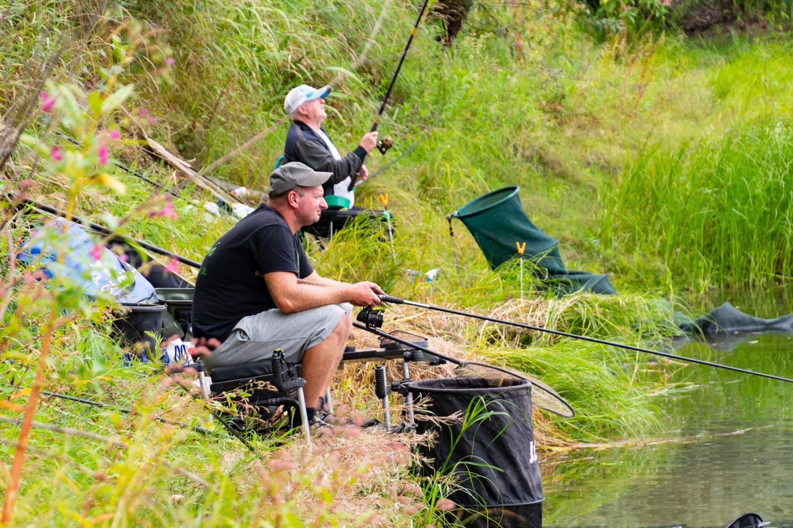 Zdjęcie w galerii na portalu naszraciborz.pl: Taaka ryba! Zawody wędkarskie koła COBEX SGL Racibórz na Dużej Wodzie w Łęgu wiadomości z regionu