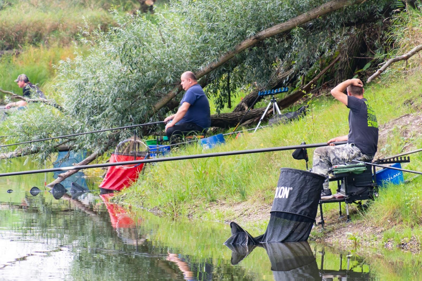 Zdjęcie w galerii na portalu naszraciborz.pl: Taaka ryba! Zawody wędkarskie koła COBEX SGL Racibórz na Dużej Wodzie w Łęgu wiadomości z regionu
