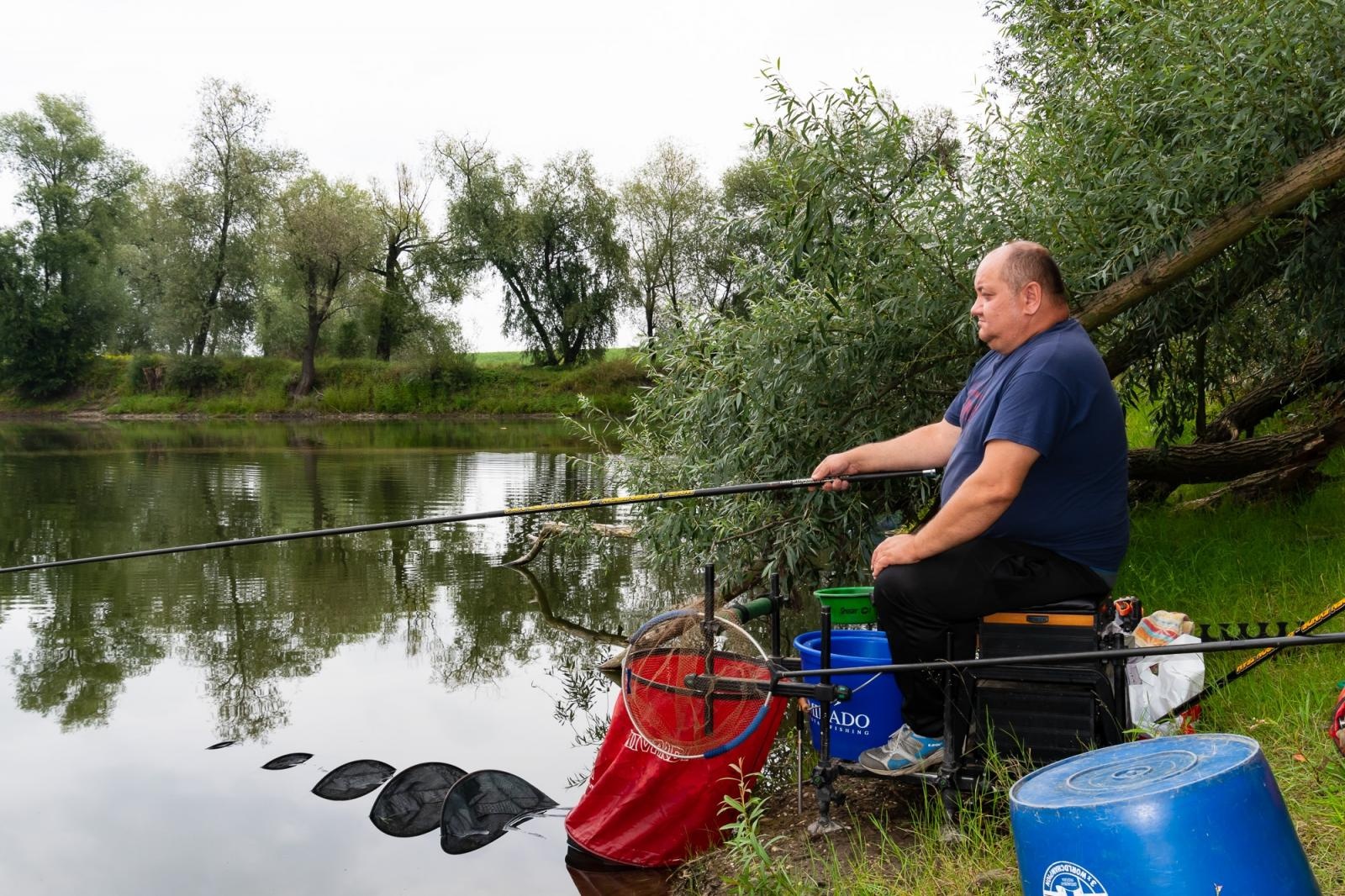 Zdjęcie w galerii na portalu naszraciborz.pl: Taaka ryba! Zawody wędkarskie koła COBEX SGL Racibórz na Dużej Wodzie w Łęgu wiadomości z regionu