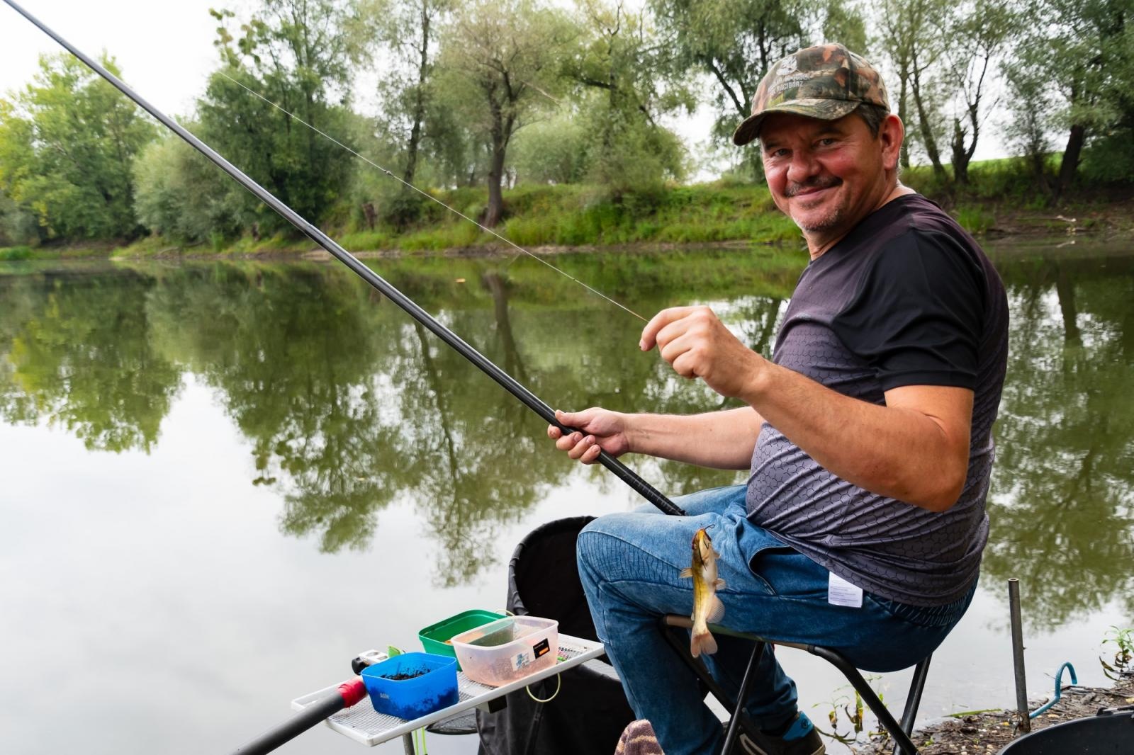 Zdjęcie w galerii na portalu naszraciborz.pl: Taaka ryba! Zawody wędkarskie koła COBEX SGL Racibórz na Dużej Wodzie w Łęgu wiadomości z regionu