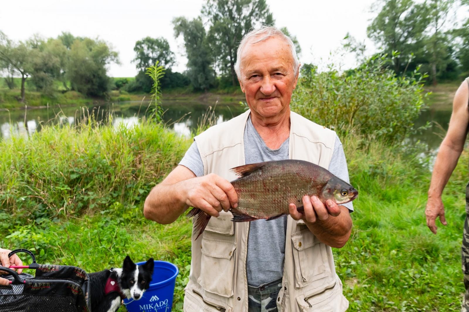 Zdjęcie w galerii na portalu naszraciborz.pl: Taaka ryba! Zawody wędkarskie koła COBEX SGL Racibórz na Dużej Wodzie w Łęgu wiadomości z regionu
