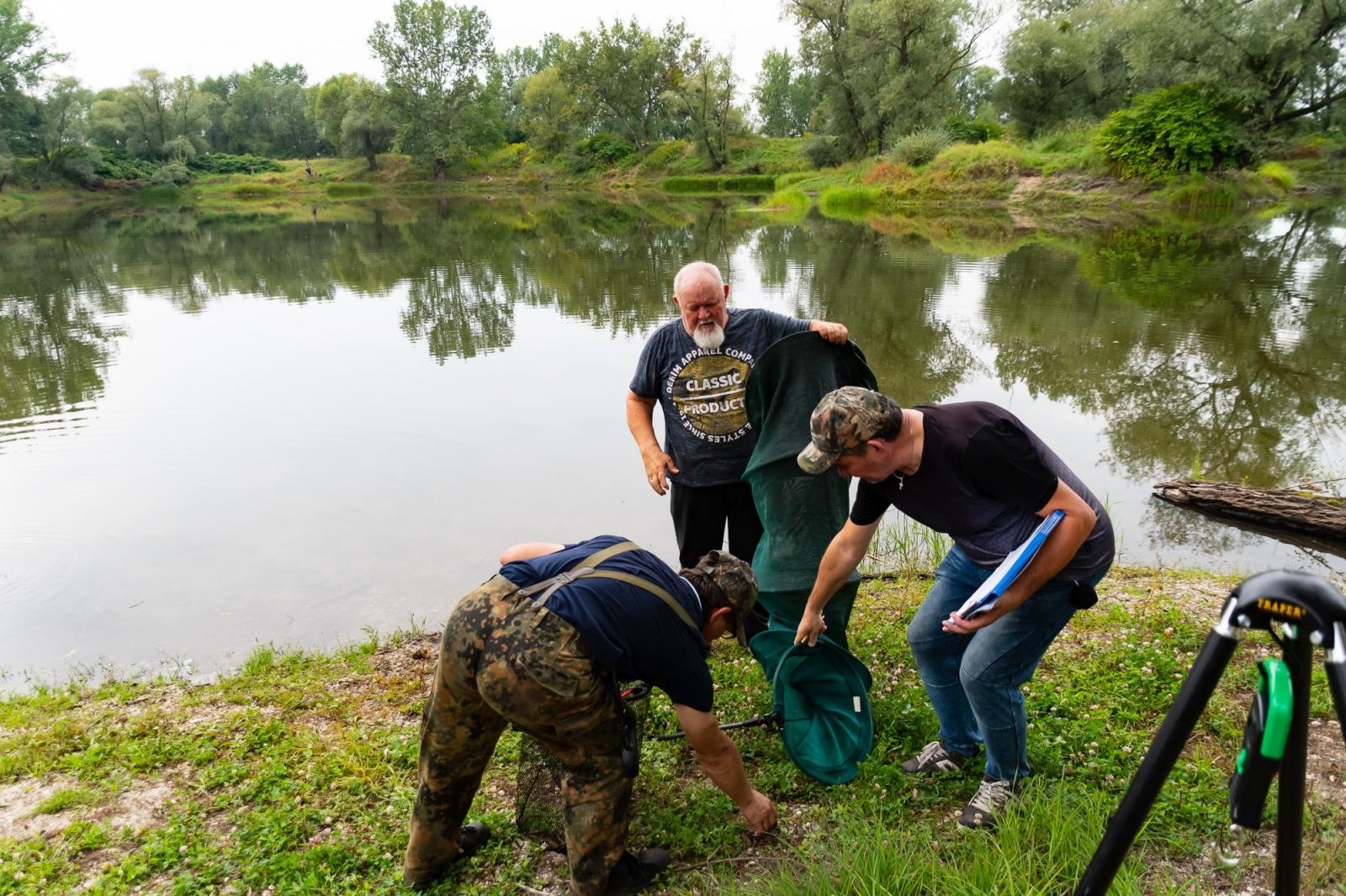 Zdjęcie w galerii na portalu naszraciborz.pl: Taaka ryba! Zawody wędkarskie koła COBEX SGL Racibórz na Dużej Wodzie w Łęgu wiadomości z regionu