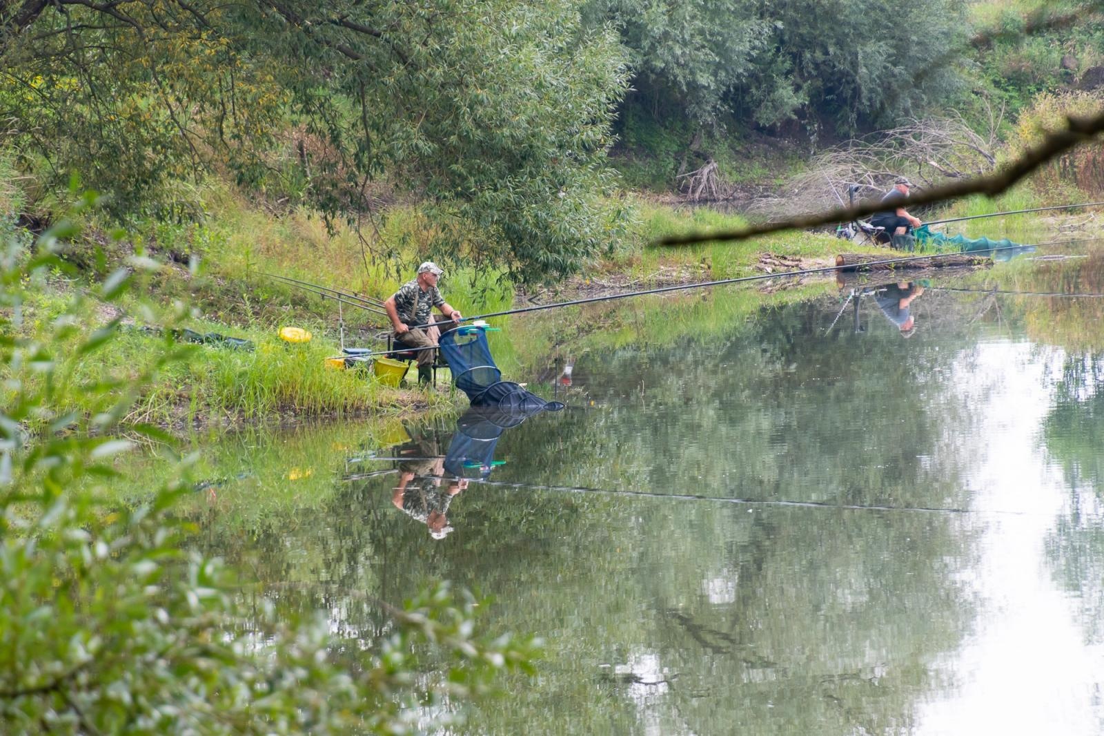 Zdjęcie w galerii na portalu naszraciborz.pl: Taaka ryba! Zawody wędkarskie koła COBEX SGL Racibórz na Dużej Wodzie w Łęgu wiadomości z regionu