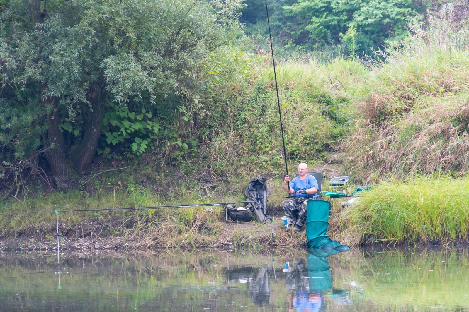 Zdjęcie w galerii na portalu naszraciborz.pl: Taaka ryba! Zawody wędkarskie koła COBEX SGL Racibórz na Dużej Wodzie w Łęgu wiadomości z regionu
