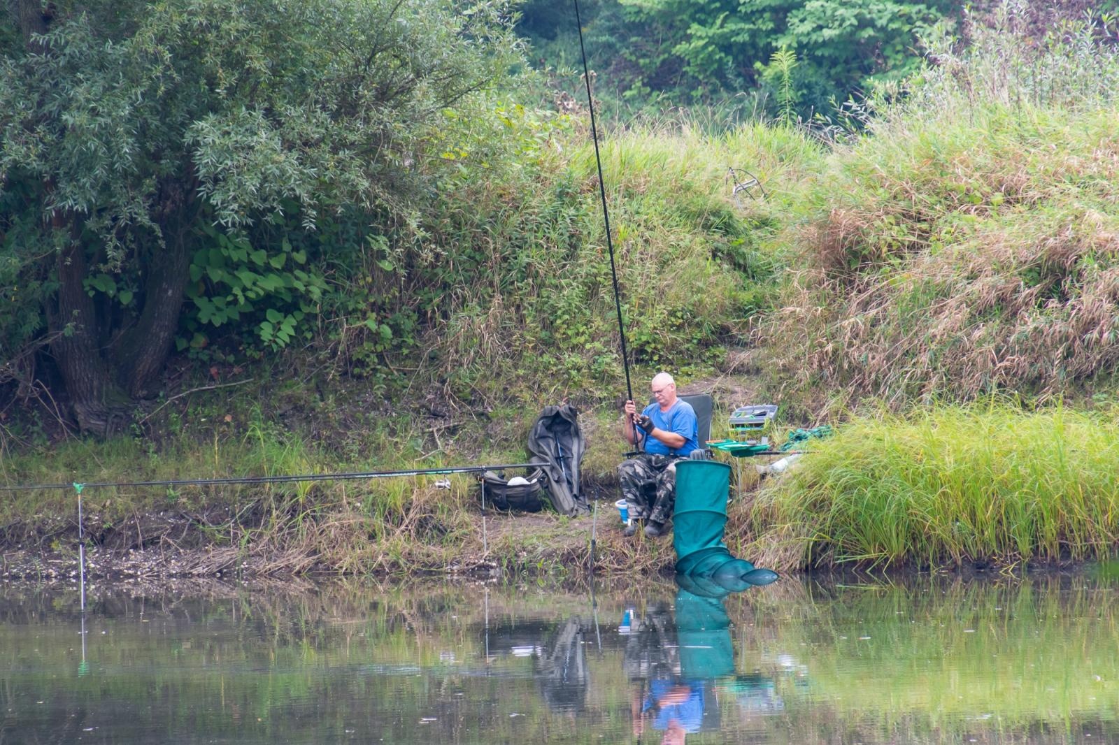 Zdjęcie w galerii na portalu naszraciborz.pl: Taaka ryba! Zawody wędkarskie koła COBEX SGL Racibórz na Dużej Wodzie w Łęgu wiadomości z regionu