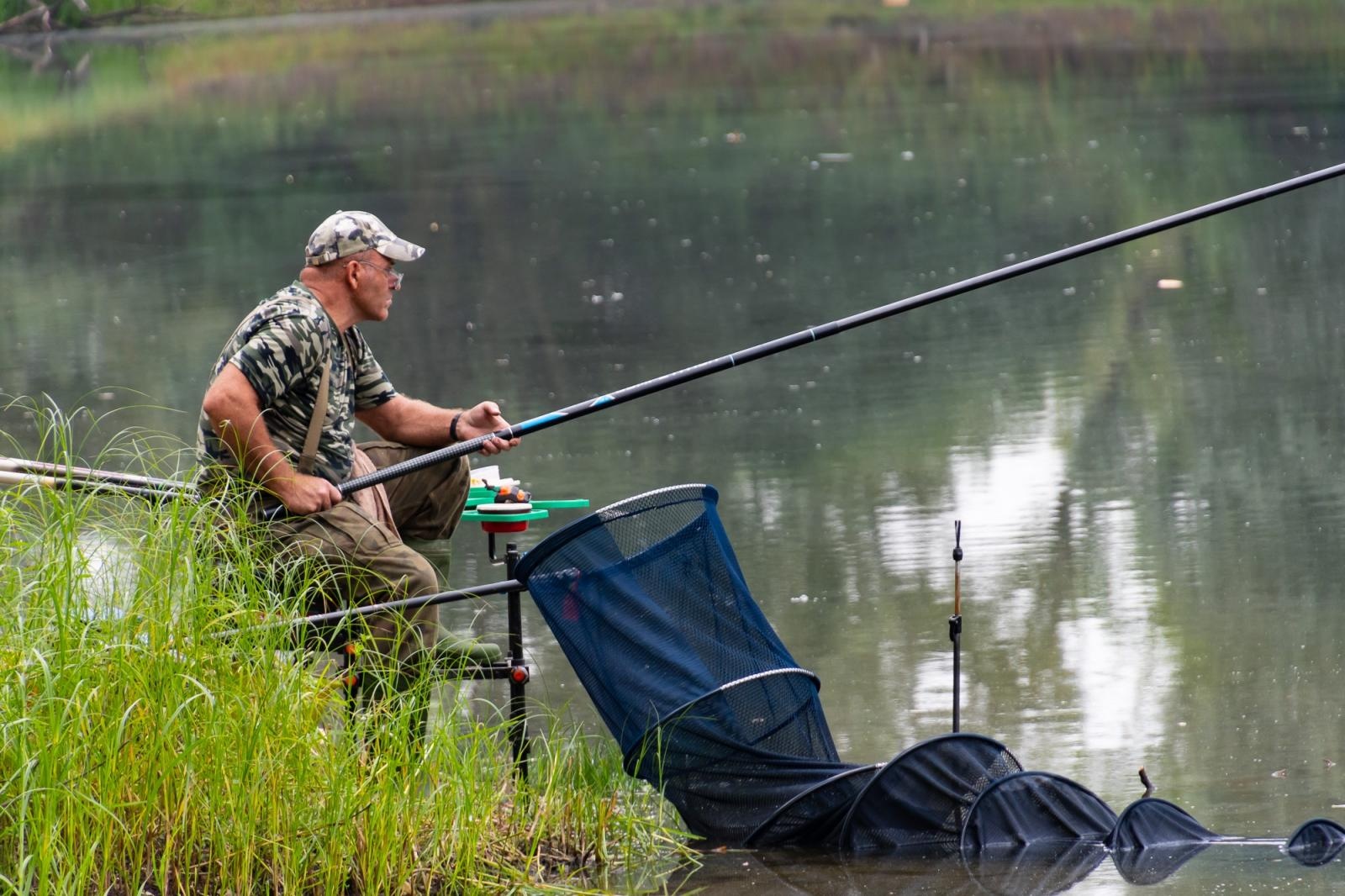 Zdjęcie w galerii na portalu naszraciborz.pl: Taaka ryba! Zawody wędkarskie koła COBEX SGL Racibórz na Dużej Wodzie w Łęgu wiadomości z regionu