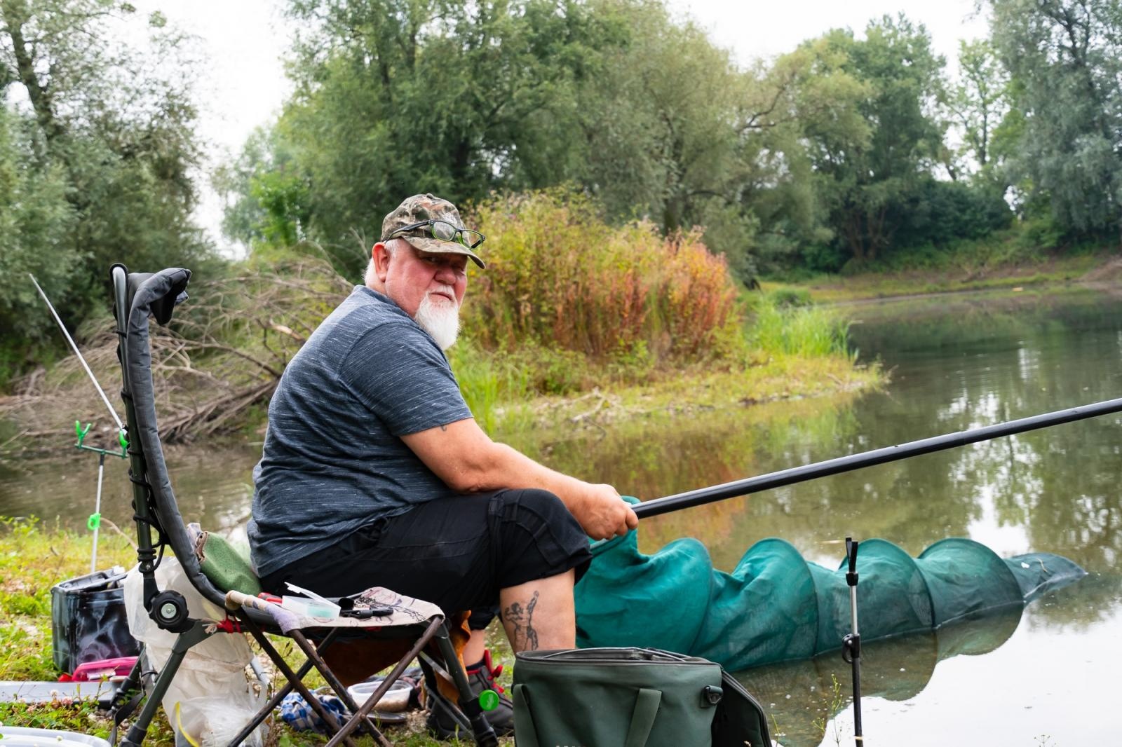 Zdjęcie w galerii na portalu naszraciborz.pl: Taaka ryba! Zawody wędkarskie koła COBEX SGL Racibórz na Dużej Wodzie w Łęgu wiadomości z regionu