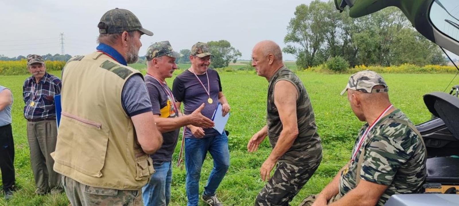 Zdjęcie w galerii na portalu naszraciborz.pl: Taaka ryba! Zawody wędkarskie koła COBEX SGL Racibórz na Dużej Wodzie w Łęgu wiadomości z regionu