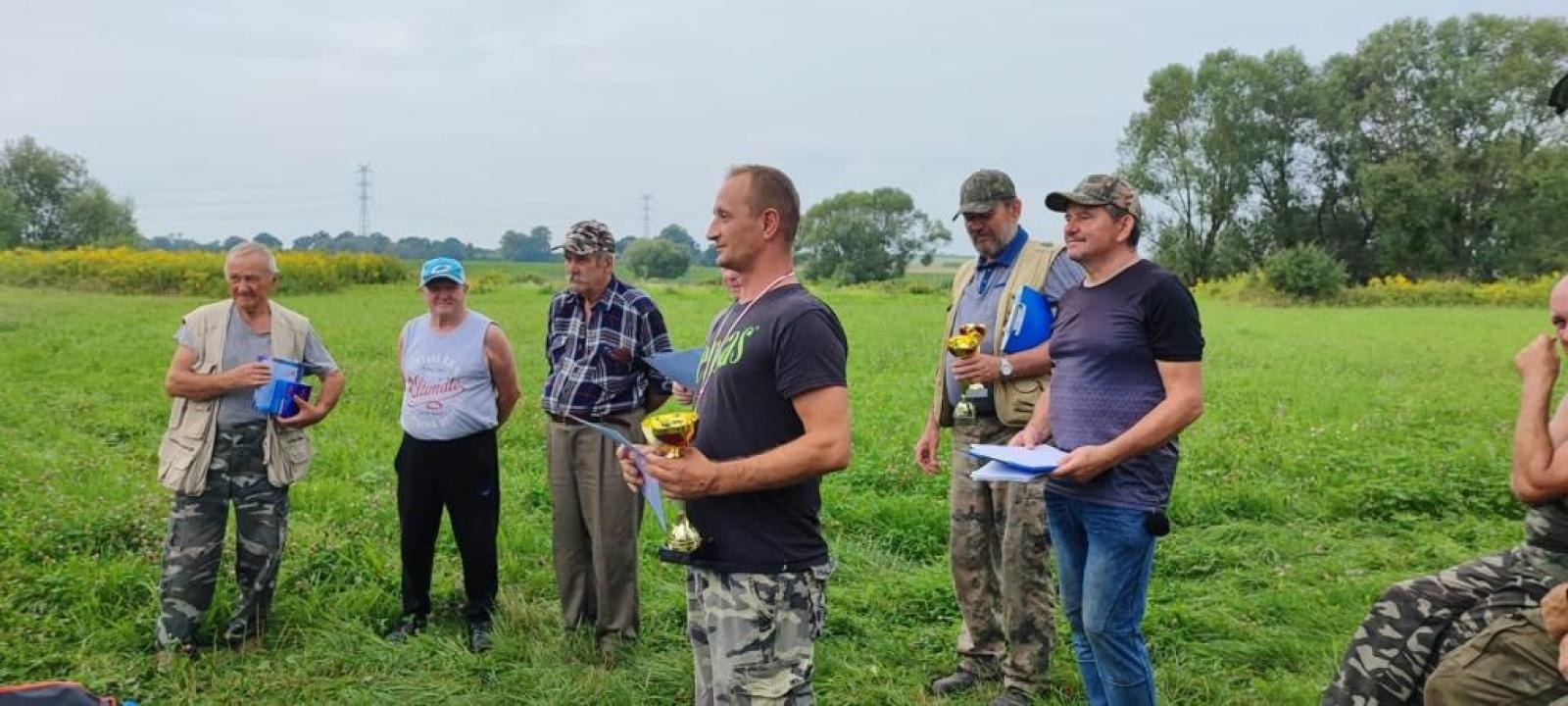 Zdjęcie w galerii na portalu naszraciborz.pl: Taaka ryba! Zawody wędkarskie koła COBEX SGL Racibórz na Dużej Wodzie w Łęgu wiadomości z regionu