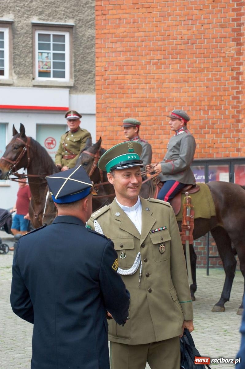 Zdjęcie w galerii na portalu naszraciborz.pl: Przed sądem w Raciborzu posadzono lipę marszałka Piłsudskiego [FOTO i WIDEO] wiadomości z regionu
