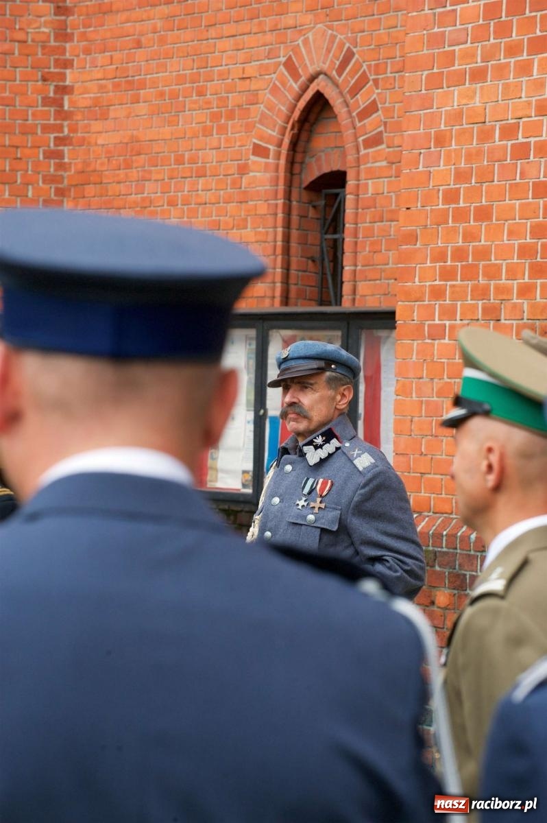 Zdjęcie w galerii na portalu naszraciborz.pl: Przed sądem w Raciborzu posadzono lipę marszałka Piłsudskiego [FOTO i WIDEO] wiadomości z regionu