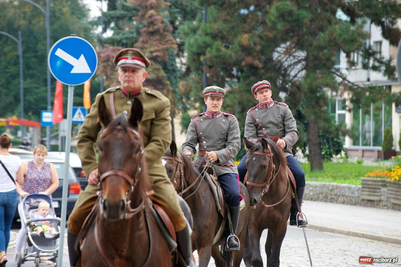 Zdjęcie w galerii na portalu naszraciborz.pl: Przed sądem w Raciborzu posadzono lipę marszałka Piłsudskiego [FOTO i WIDEO] wiadomości z regionu