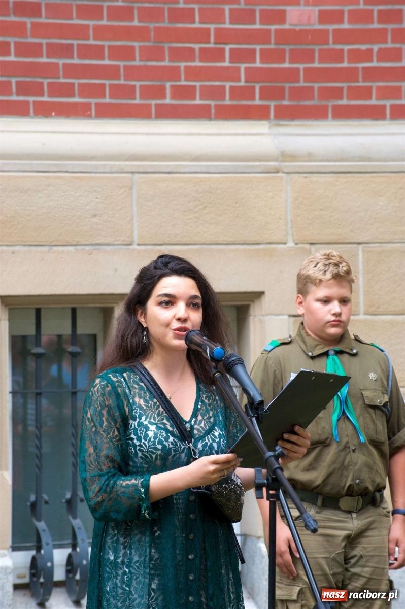 Zdjęcie w galerii na portalu naszraciborz.pl: Przed sądem w Raciborzu posadzono lipę marszałka Piłsudskiego [FOTO i WIDEO] wiadomości z regionu