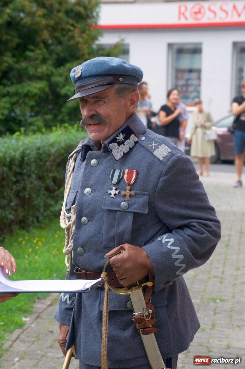 Zdjęcie w galerii na portalu naszraciborz.pl: Przed sądem w Raciborzu posadzono lipę marszałka Piłsudskiego [FOTO i WIDEO] wiadomości z regionu