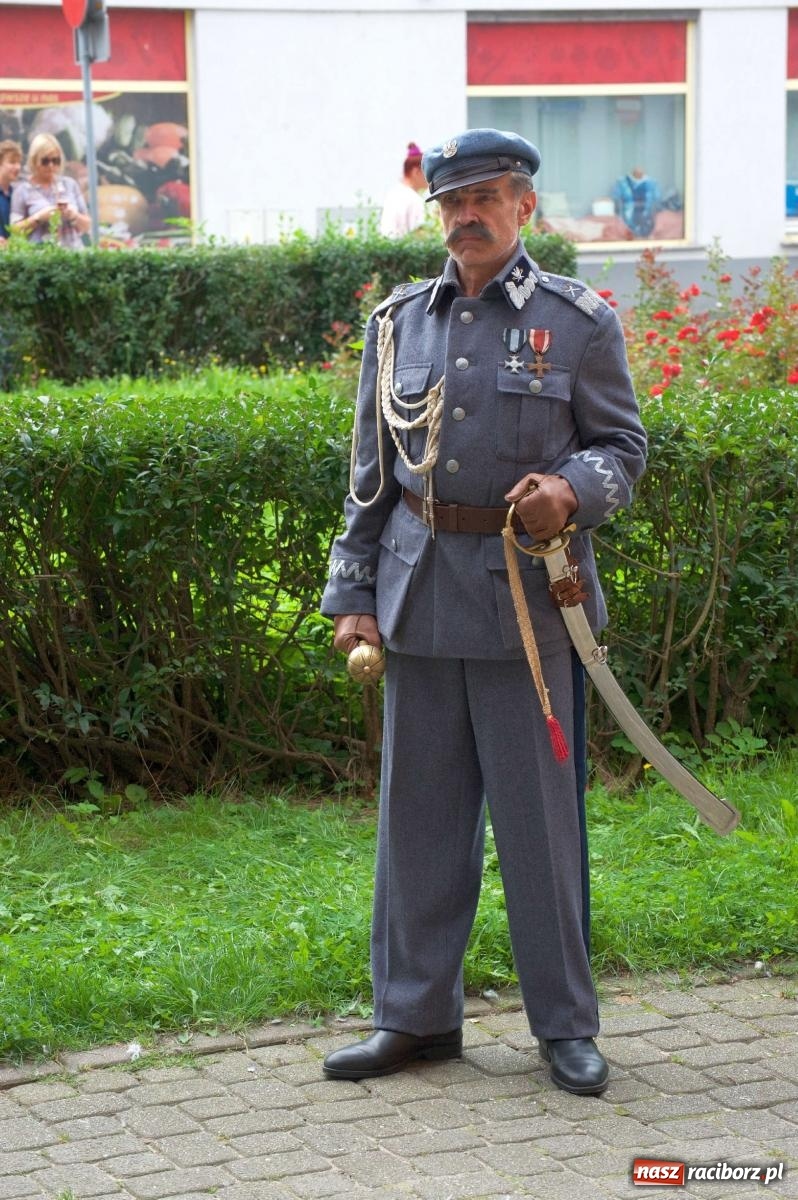 Zdjęcie w galerii na portalu naszraciborz.pl: Przed sądem w Raciborzu posadzono lipę marszałka Piłsudskiego [FOTO i WIDEO] wiadomości z regionu