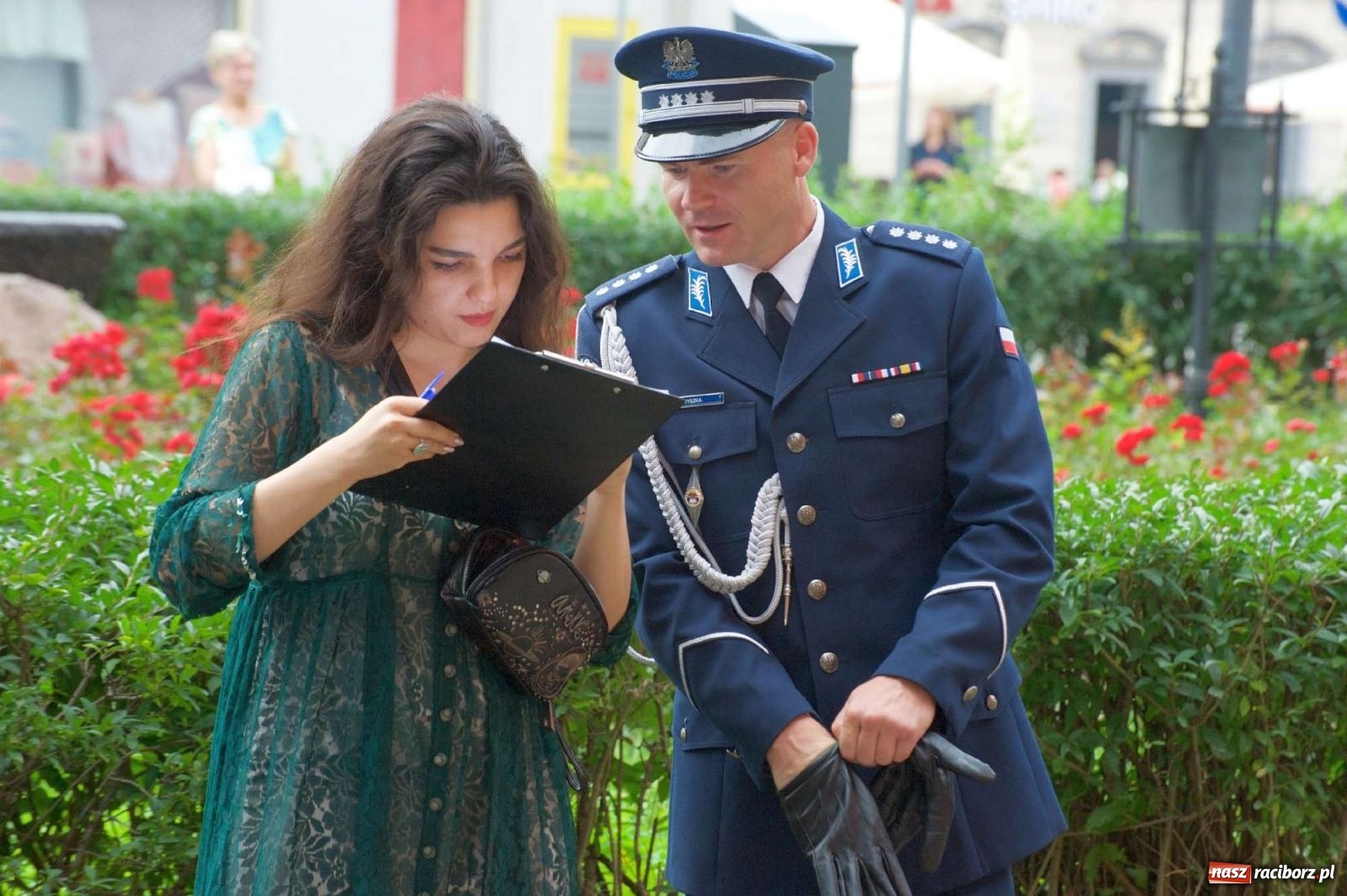 Zdjęcie w galerii na portalu naszraciborz.pl: Przed sądem w Raciborzu posadzono lipę marszałka Piłsudskiego [FOTO i WIDEO] wiadomości z regionu