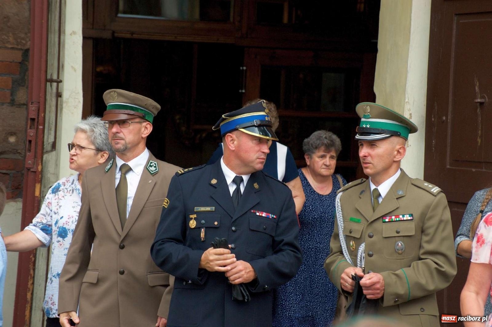 Zdjęcie w galerii na portalu naszraciborz.pl: Przed sądem w Raciborzu posadzono lipę marszałka Piłsudskiego [FOTO i WIDEO] wiadomości z regionu
