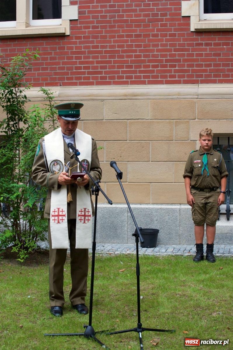 Zdjęcie w galerii na portalu naszraciborz.pl: Przed sądem w Raciborzu posadzono lipę marszałka Piłsudskiego [FOTO i WIDEO] wiadomości z regionu