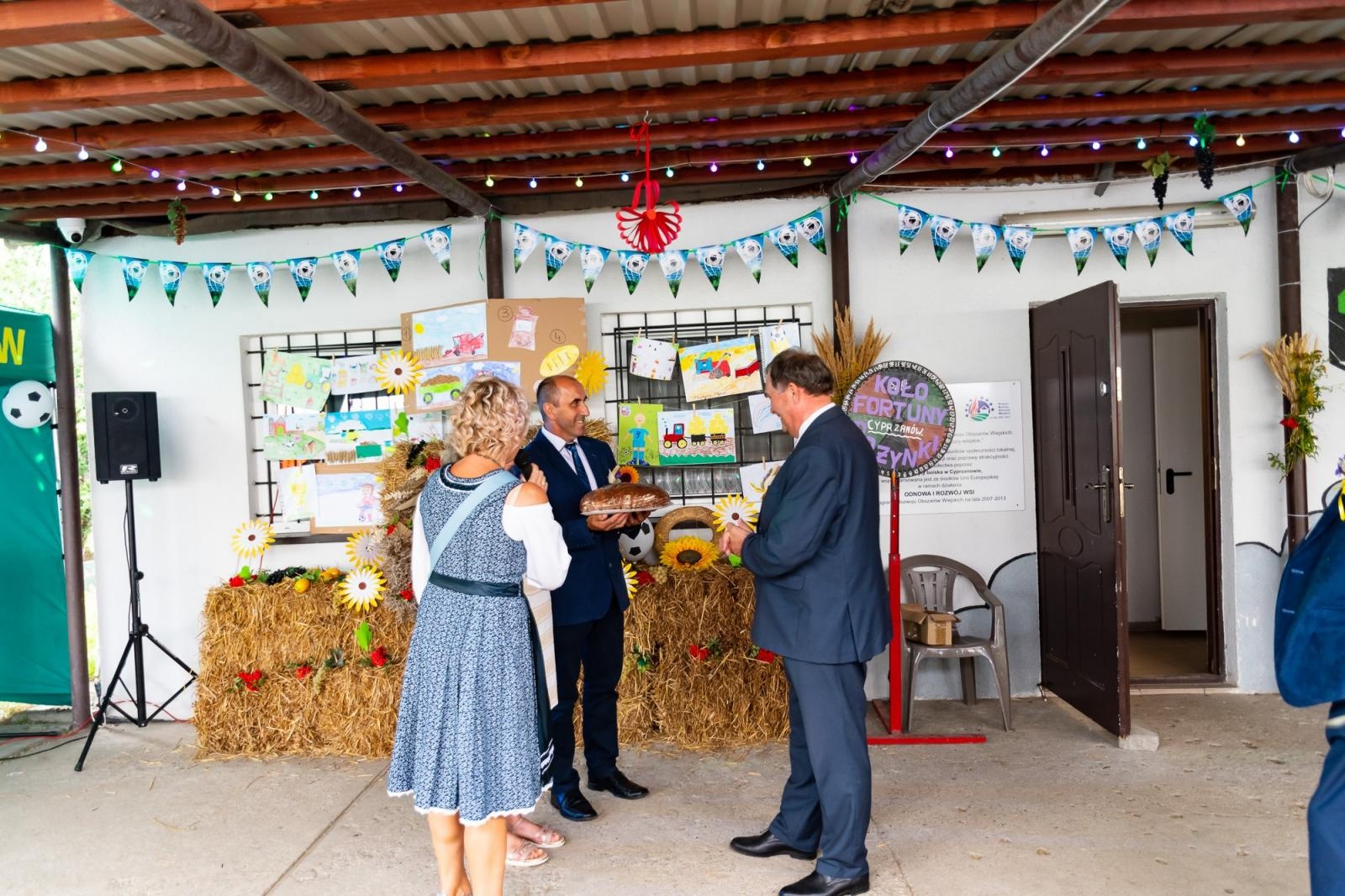Zdjęcie w galerii na portalu naszraciborz.pl: Dożynki w Cyprzanowie. Kameralnie, religijnie i rodzinnie wiadomości z regionu