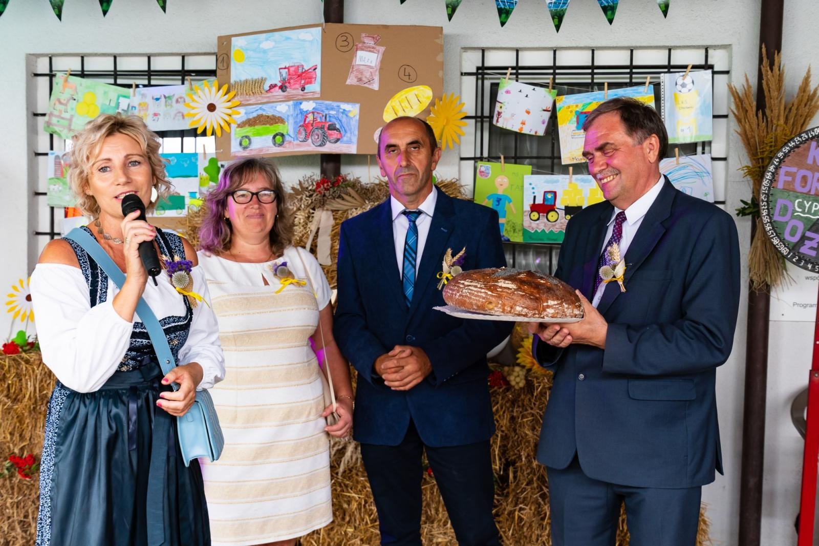 Zdjęcie w galerii na portalu naszraciborz.pl: Dożynki w Cyprzanowie. Kameralnie, religijnie i rodzinnie wiadomości z regionu