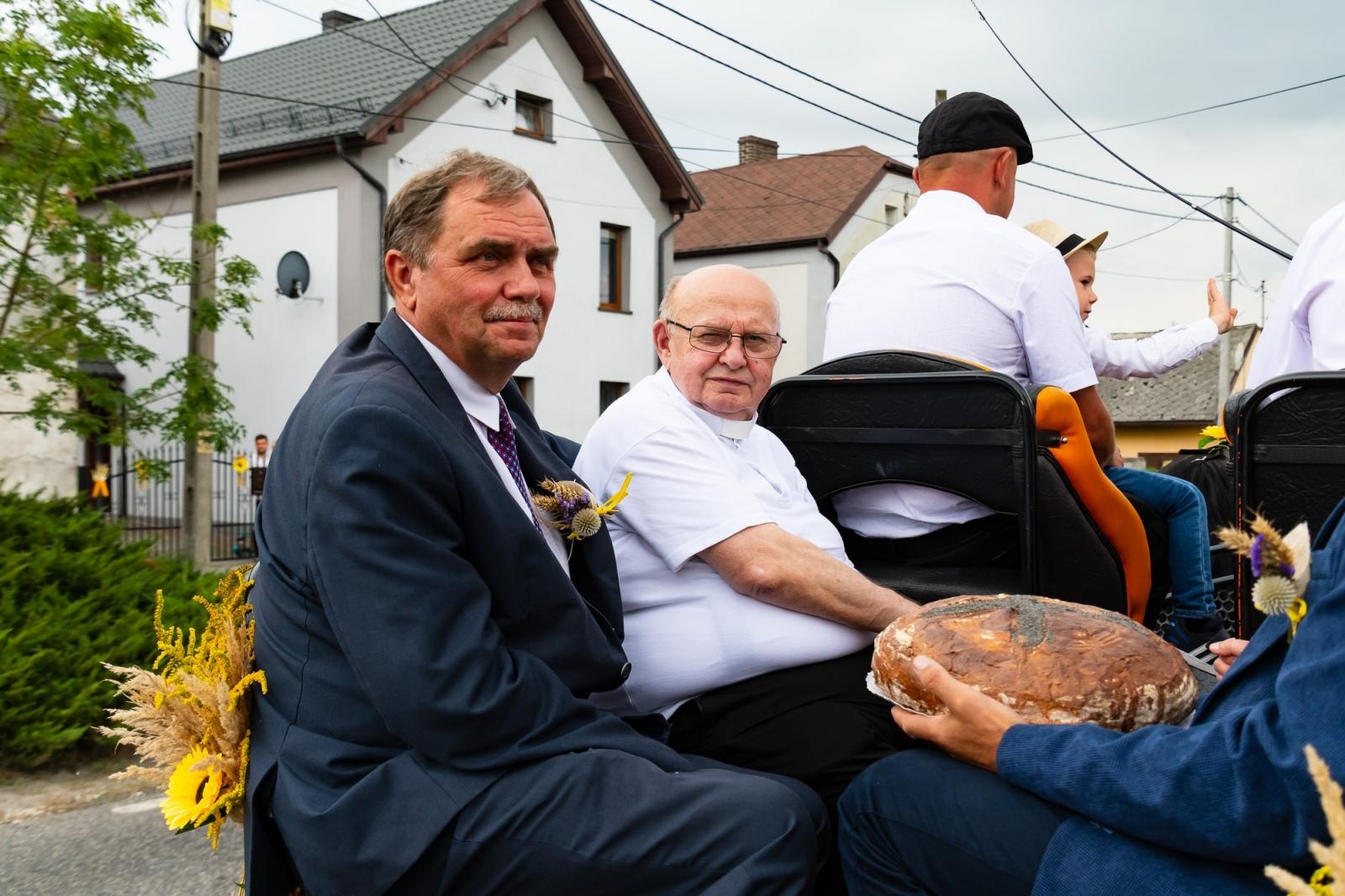 Zdjęcie w galerii na portalu naszraciborz.pl: Dożynki w Cyprzanowie. Kameralnie, religijnie i rodzinnie wiadomości z regionu